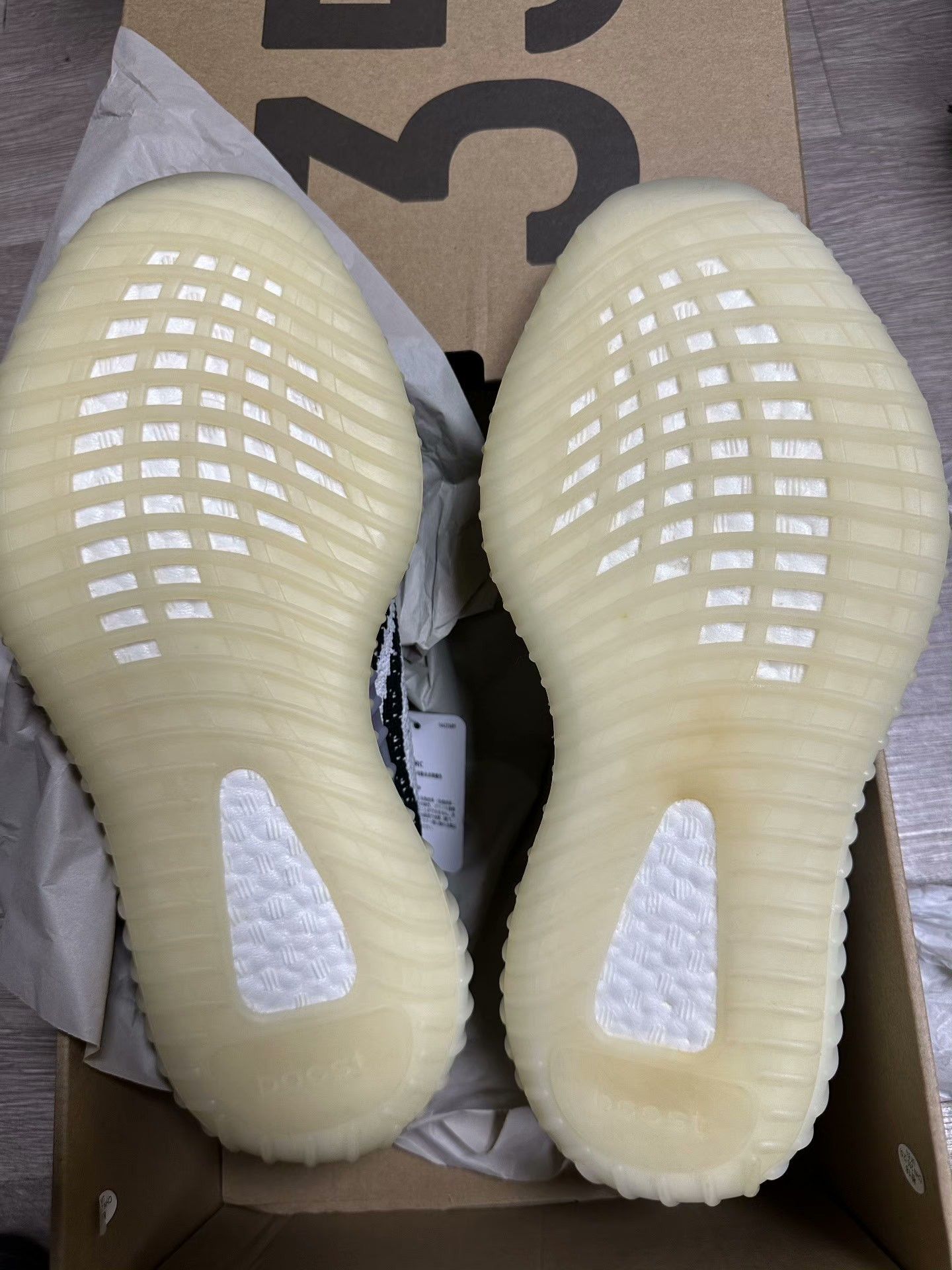 Adidas Adidas YEEZY350 White Lowtop Sneakers 42 Men Size US 9 / EU 42 - 8 Thumbnail