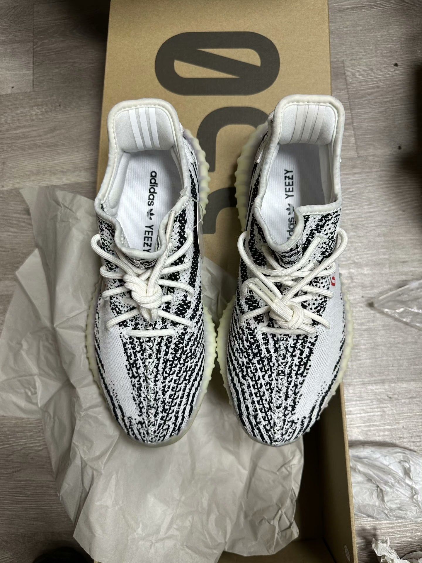 Adidas Adidas YEEZY350 White Lowtop Sneakers 42 Men Size US 9 / EU 42 - 7 Thumbnail