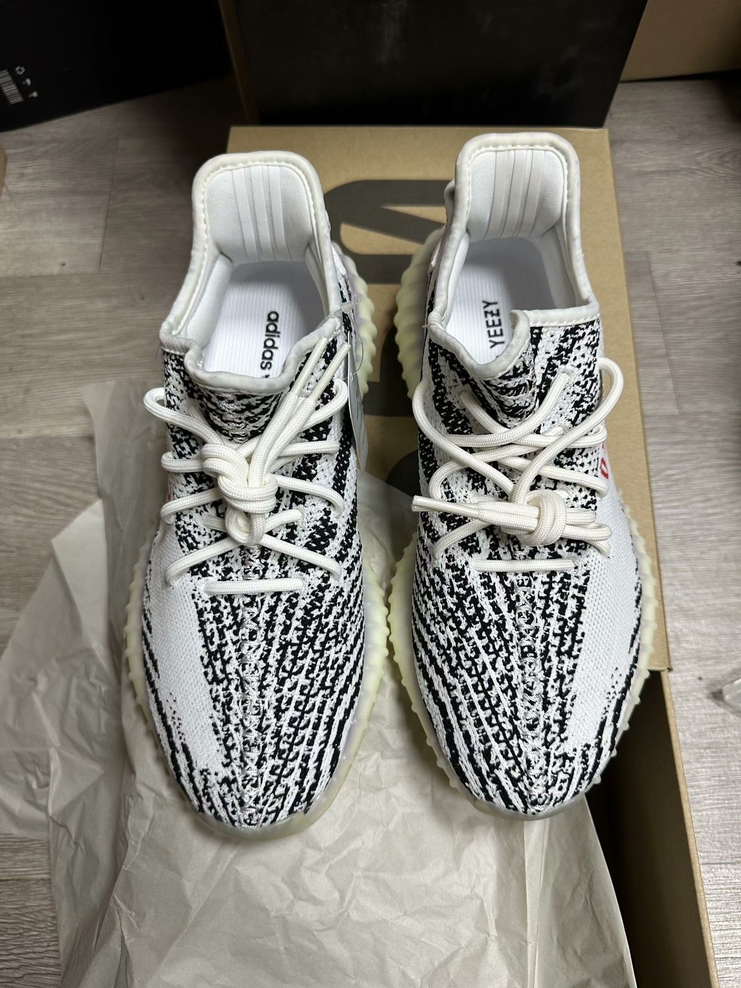 Adidas Adidas YEEZY350 White Lowtop Sneakers 42 Men Size US 9 / EU 42 - 3 Thumbnail