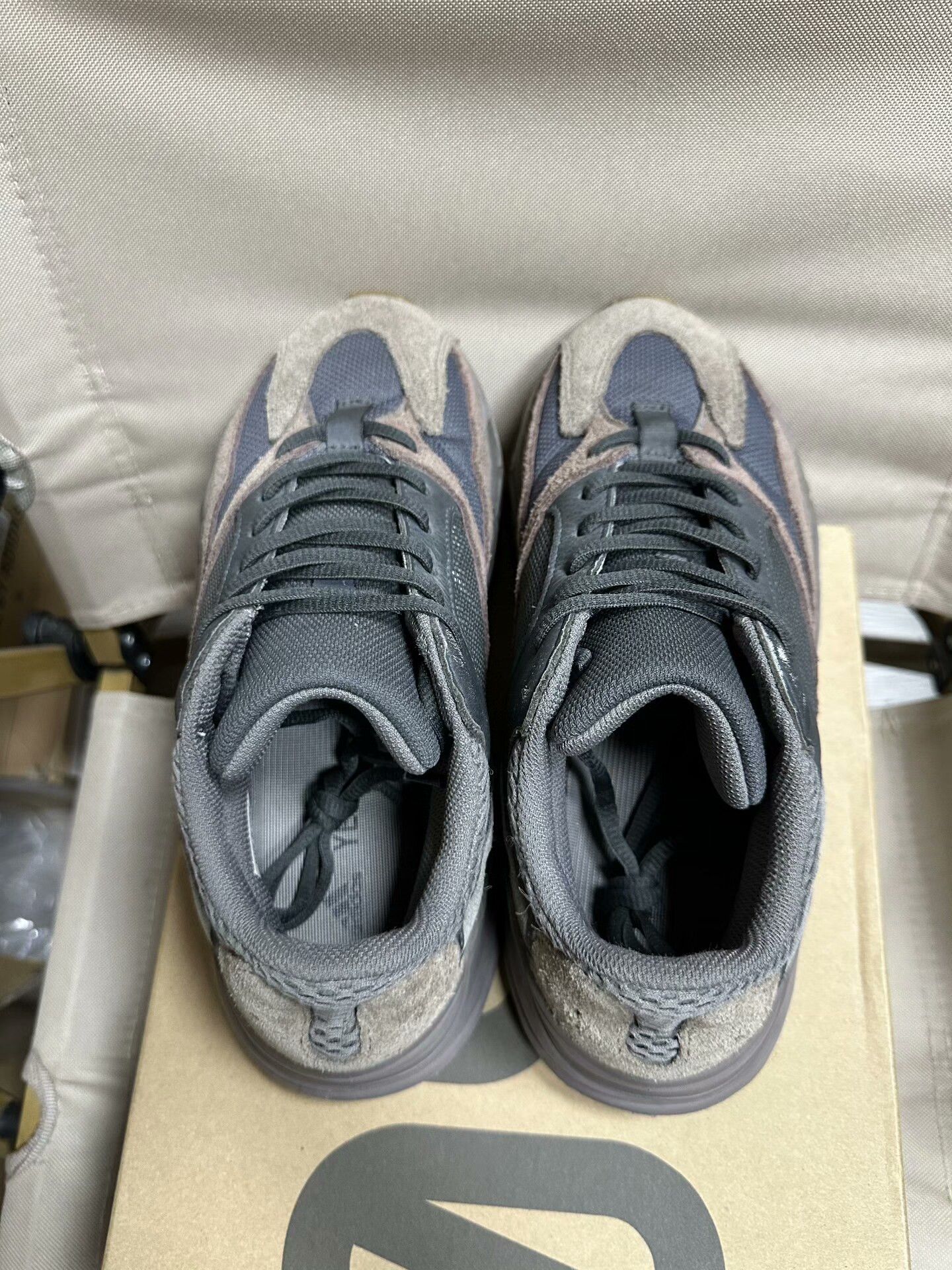 Adidas Adidas YEEZY700 Purple Lowtop Sneakers 40 Men Size US 7.5 / EU 40-41 - 4 Thumbnail