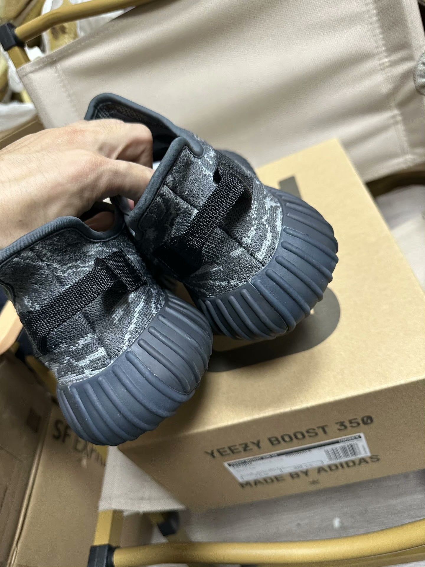 Adidas Adidas YEEZY350 Black Lowtop Sneakers 42 Men Size US 9 / EU 42 - 7 Thumbnail