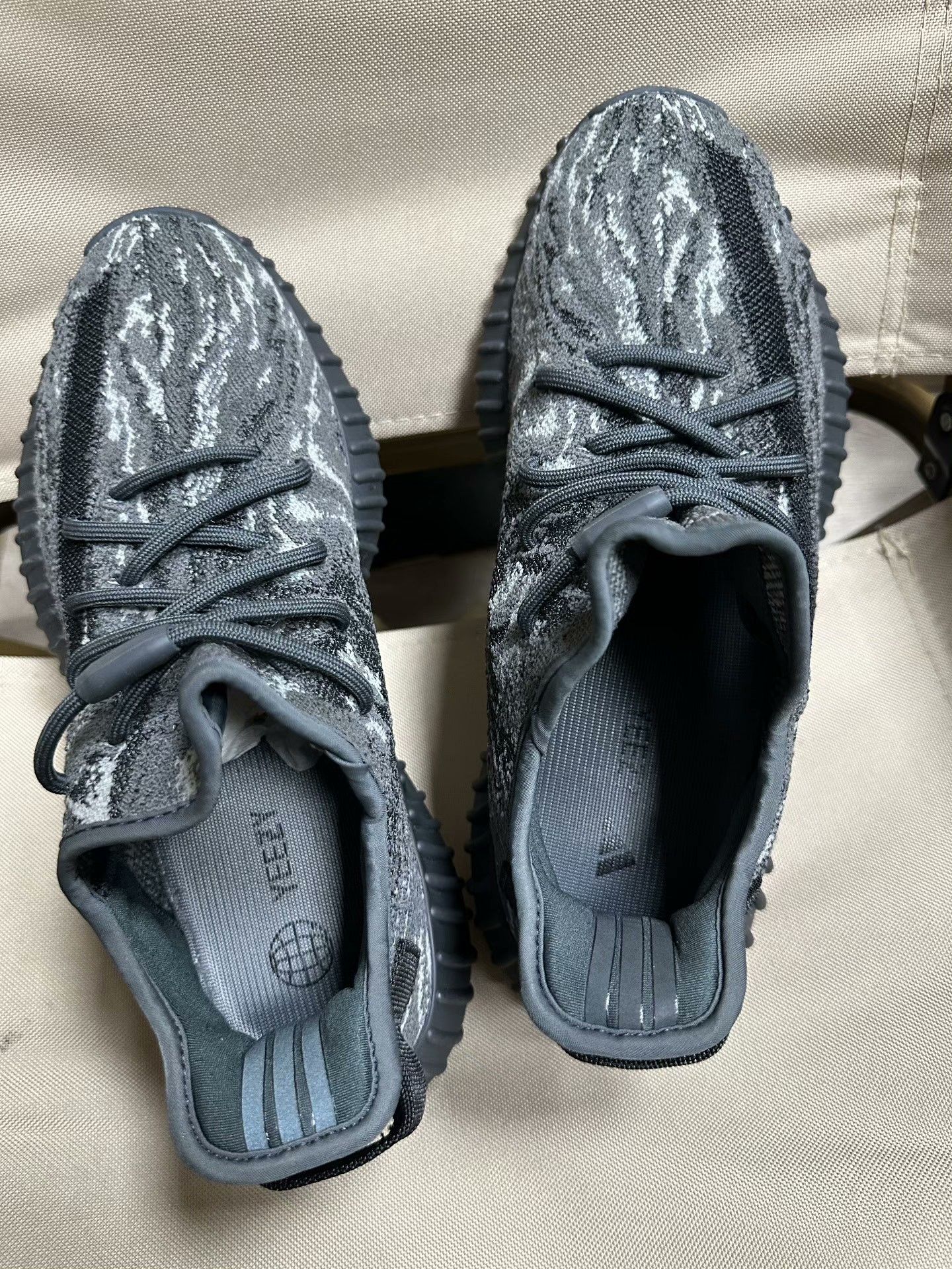 Adidas Adidas YEEZY350 Black Lowtop Sneakers 42 Men Size US 9 / EU 42 - 6 Thumbnail