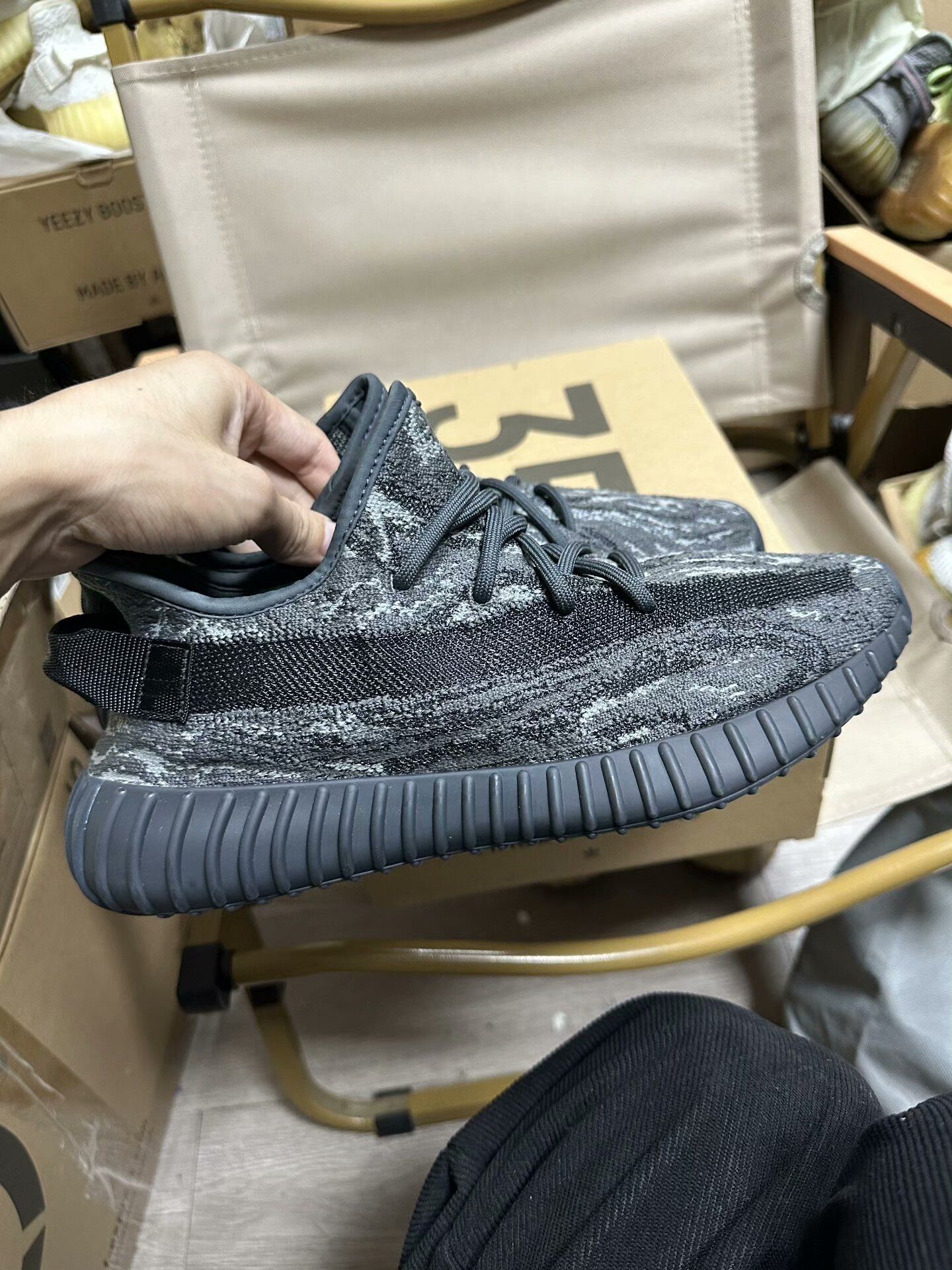 Adidas Adidas YEEZY350 Black Lowtop Sneakers 42 Men Size US 9 / EU 42 - 4 Thumbnail
