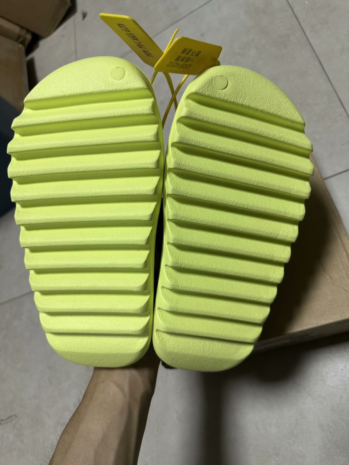 Yeezy Yeezy Glow Green Lowtop Sneakers 42 Men Size US 9 / EU 42 - 4 Thumbnail