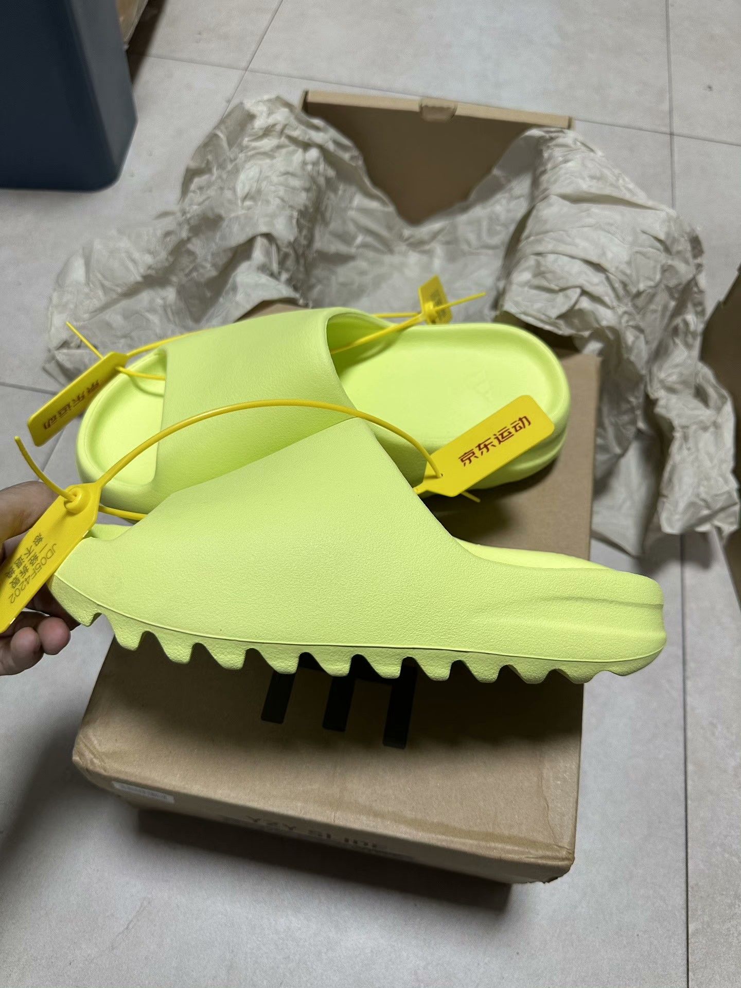 Yeezy Yeezy Glow Green Lowtop Sneakers 42 Men Size US 9 / EU 42 - 3 Thumbnail