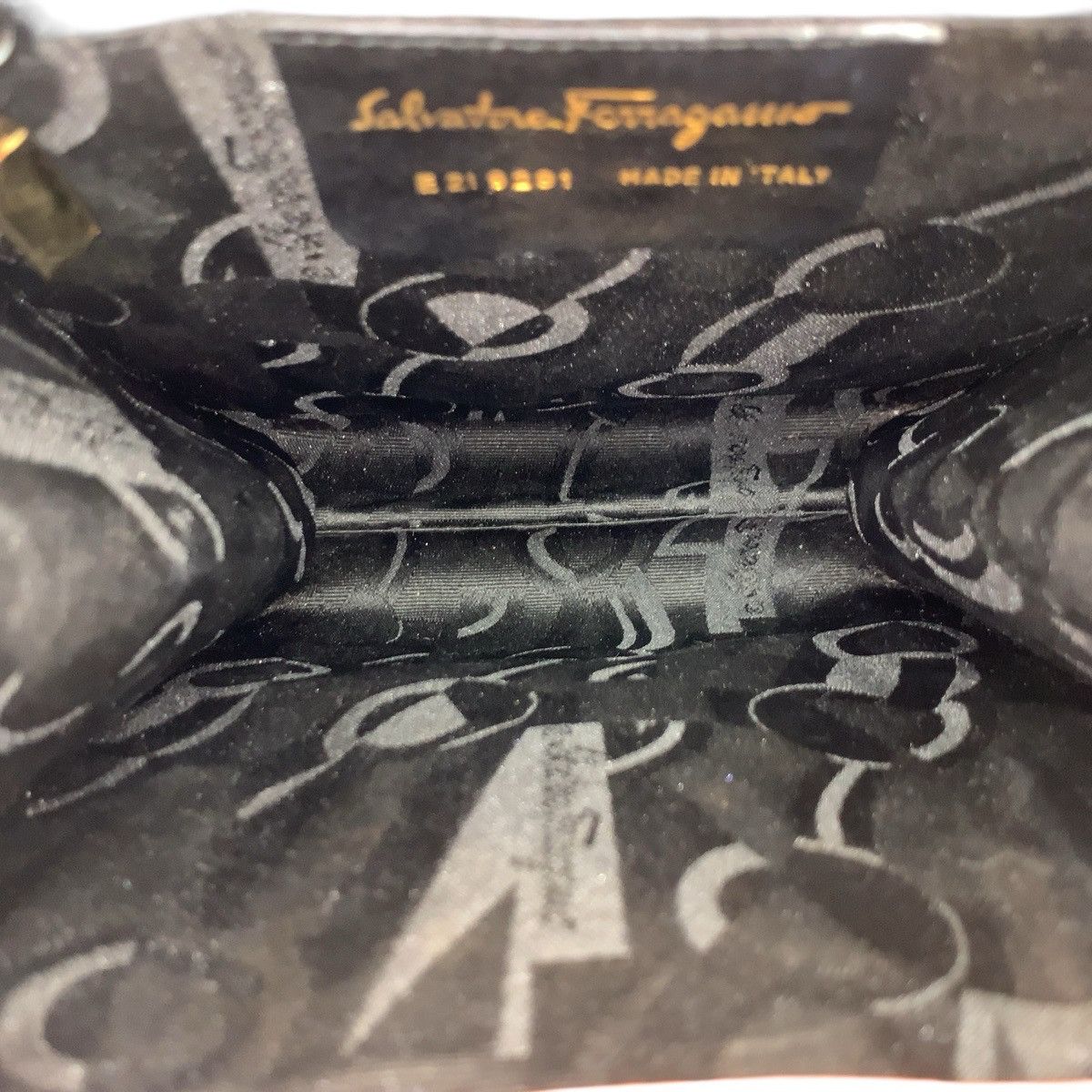Salvatore Ferragamo Salvatore Ferragamo Salvatore Ferragamo Leather Handbag Leather Handbag E21 9291 DUTY FREE for USA Size ONE SIZE - 9 Thumbnail