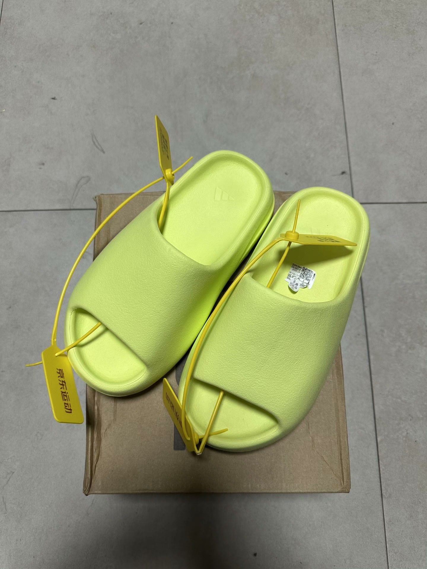 Yeezy Yeezy Glow Green Lowtop Sneakers 38 Men Size US 6 / EU 39 - 4 Thumbnail