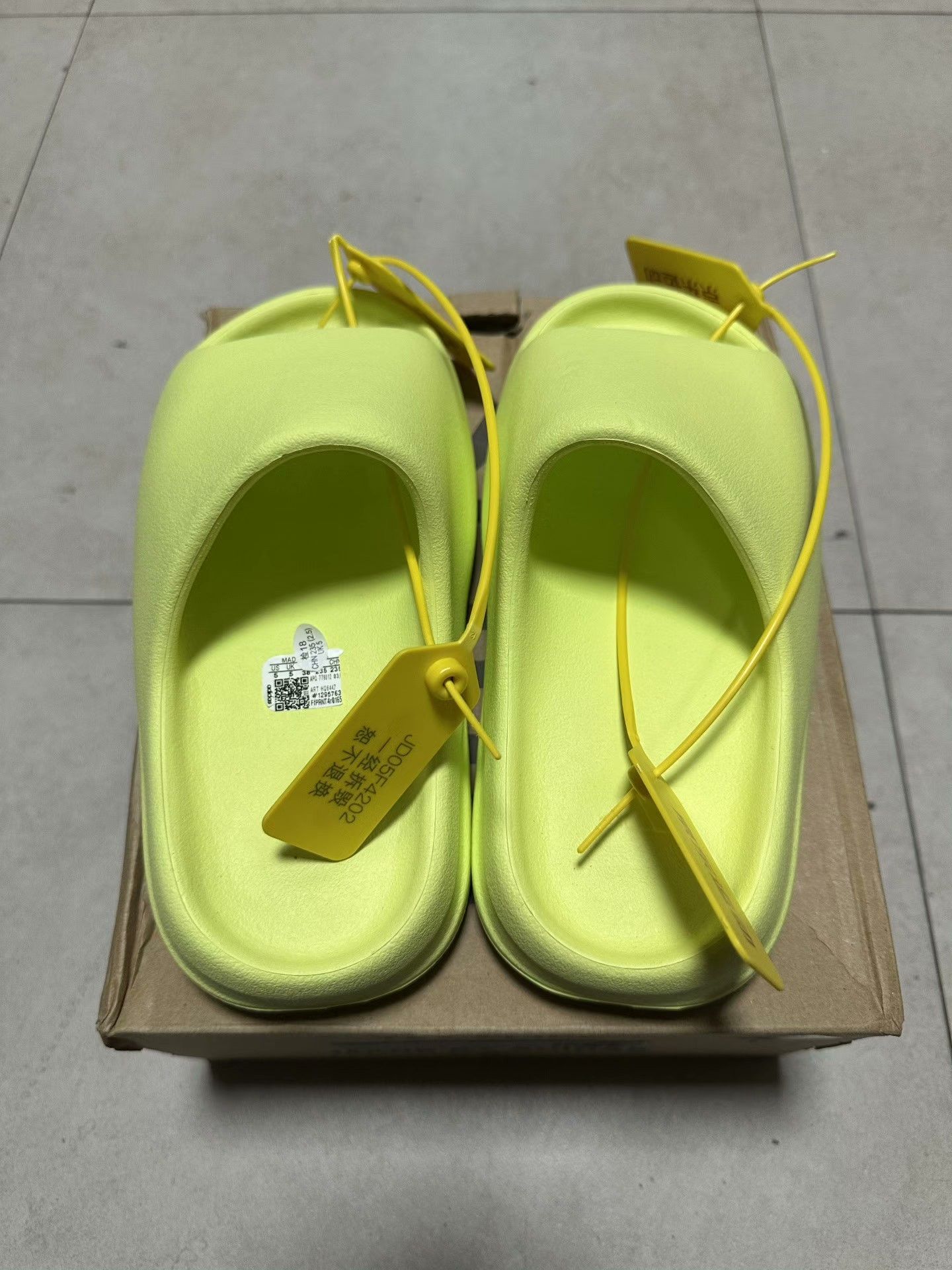 Yeezy Yeezy Glow Green Lowtop Sneakers 38 Men Size US 6 / EU 39 - 5 Thumbnail