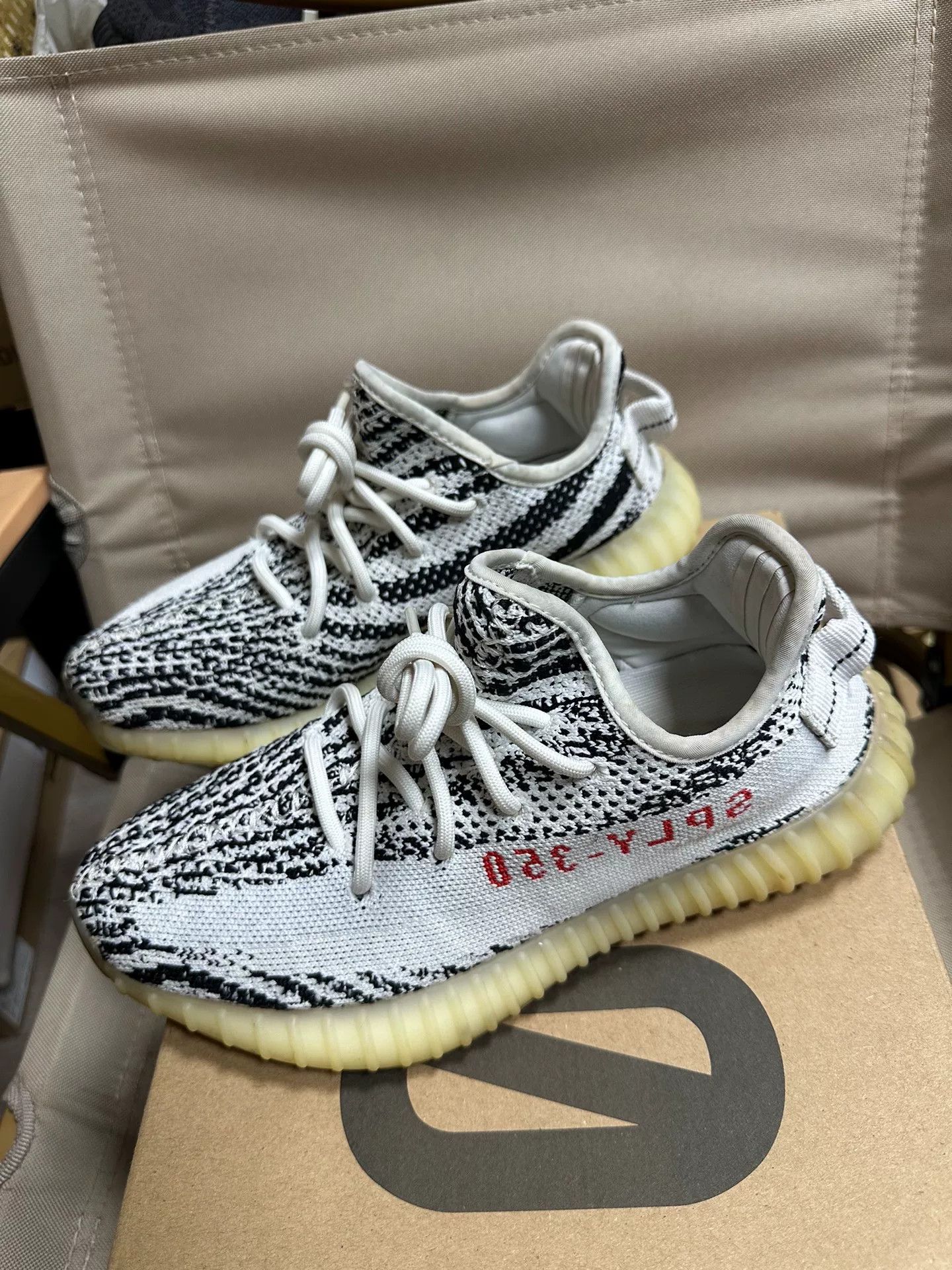 Adidas Adidas YEEZY350 White Lowtop Sneakers 38 Men Size US 6 / EU 39 - 2 Thumbnail