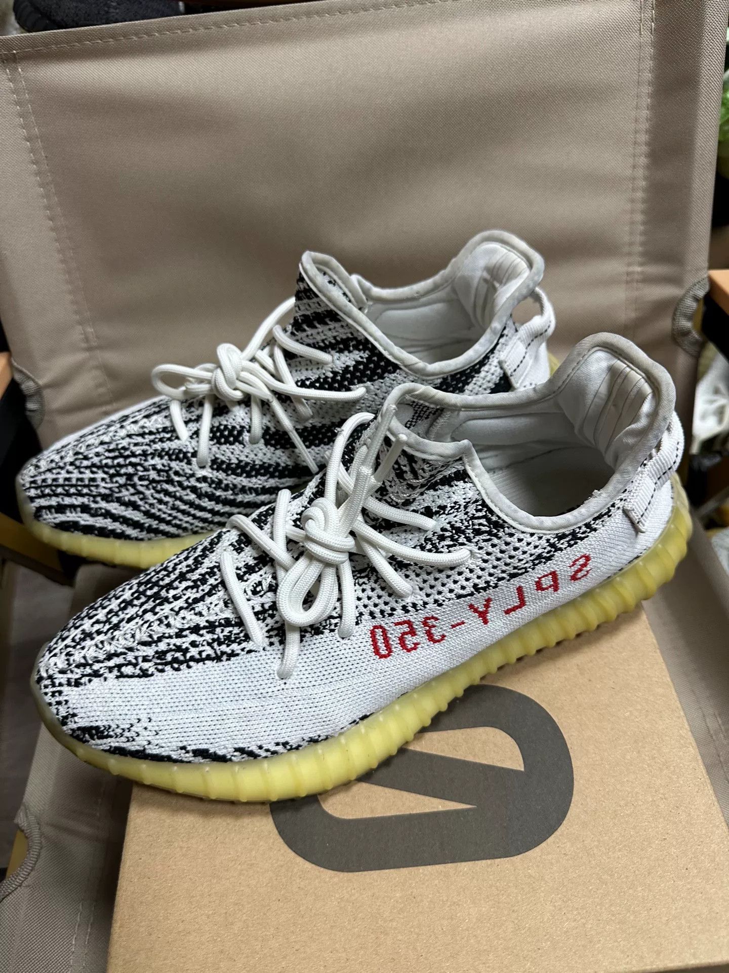 Adidas Adidas YEEZY350 White Lowtop Sneakers 9.5 Men Size US 9.5 / EU 42-43 - 7 Thumbnail