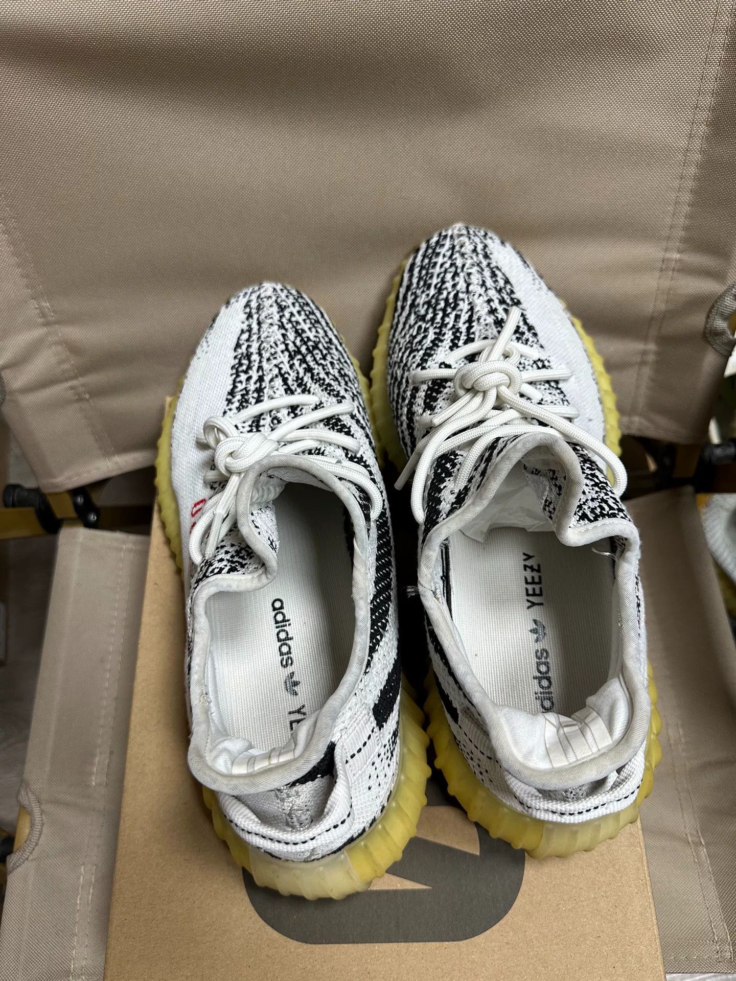 Adidas Adidas YEEZY350 White Lowtop Sneakers 9.5 Men Size US 9.5 / EU 42-43 - 5 Thumbnail