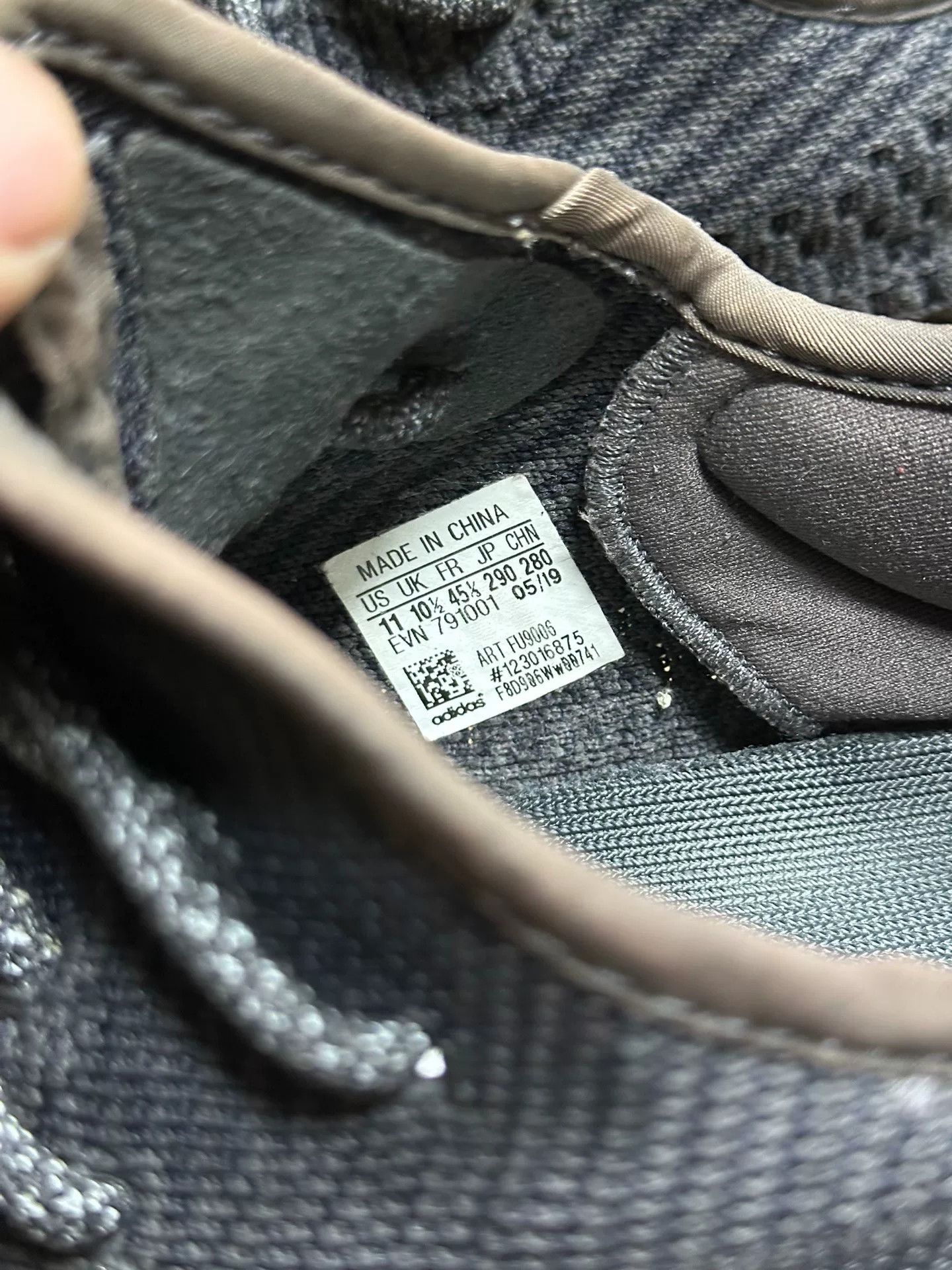 Adidas Adidas YEEZY350 Black Lowtop Sneakers 10.5 Men Size US 10.5 / EU 43-44 - 5 Thumbnail