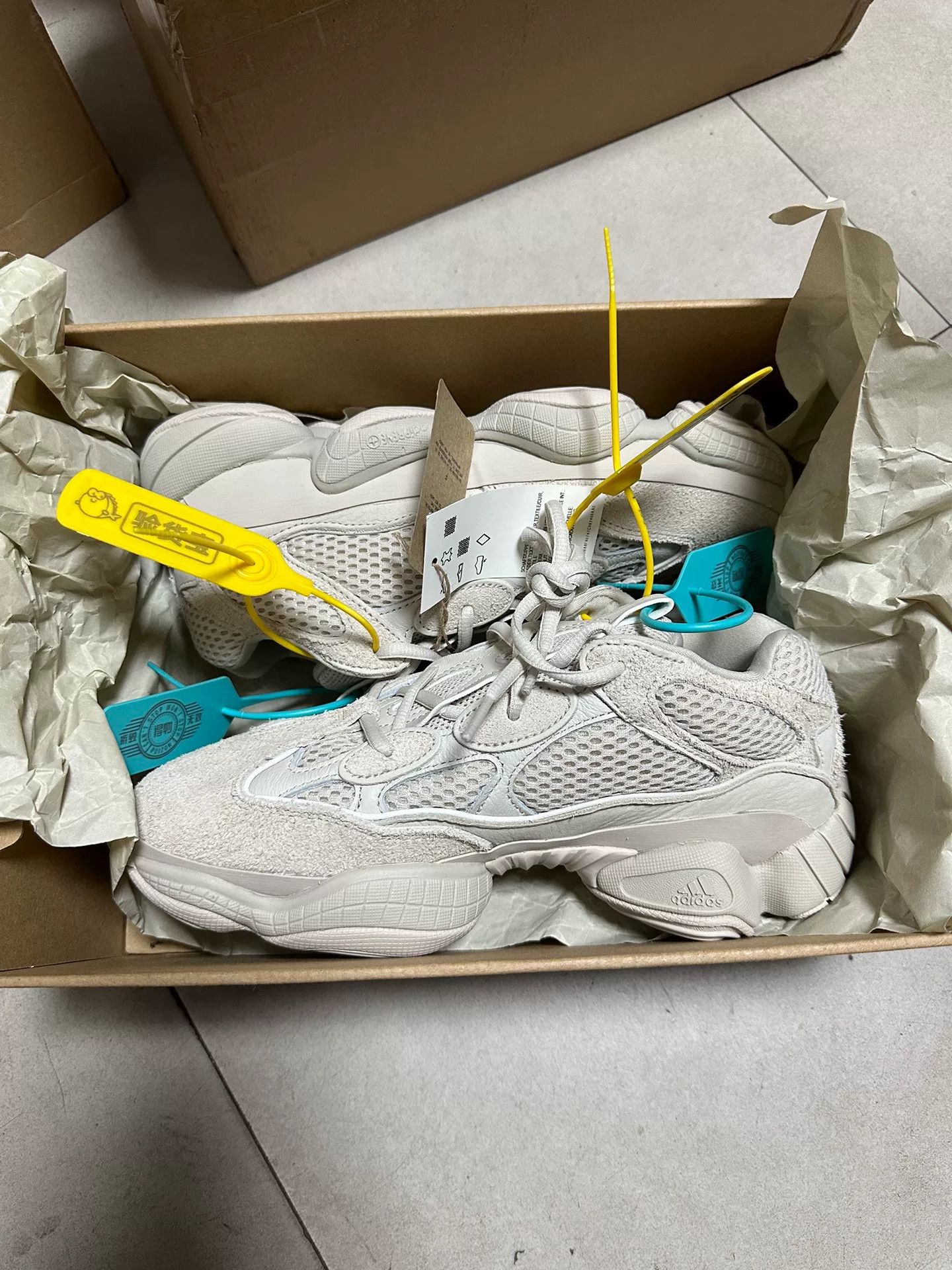Adidas Adidas YEEZY500 White Lowtop Sneakers 39 Men Size US 6.5 / EU 39-40 - 2 Thumbnail