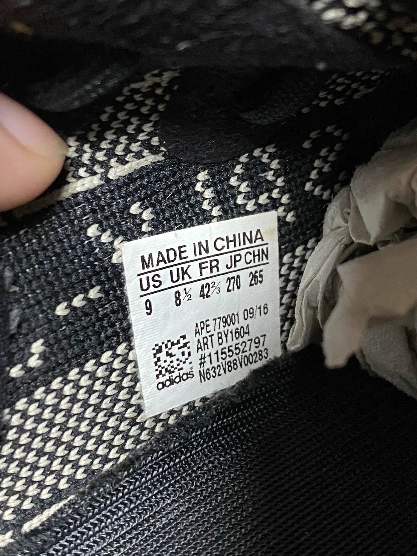 Adidas Adidas YEEZY3 Black Lowtop Sneakers 42 Men Size US 9 / EU 42 - 8 Thumbnail