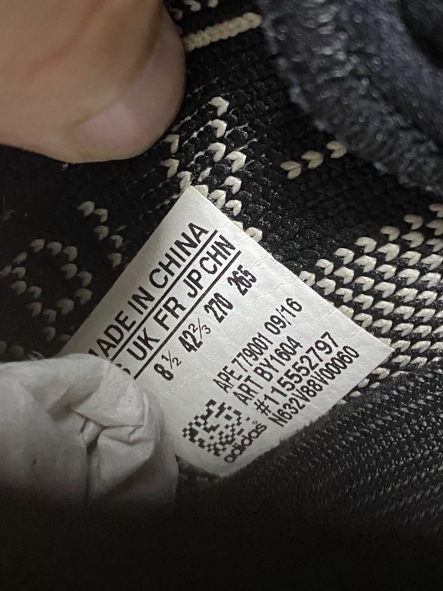 Adidas Adidas YEEZY3 Black Lowtop Sneakers 42 Men Size US 9 / EU 42 - 7 Thumbnail
