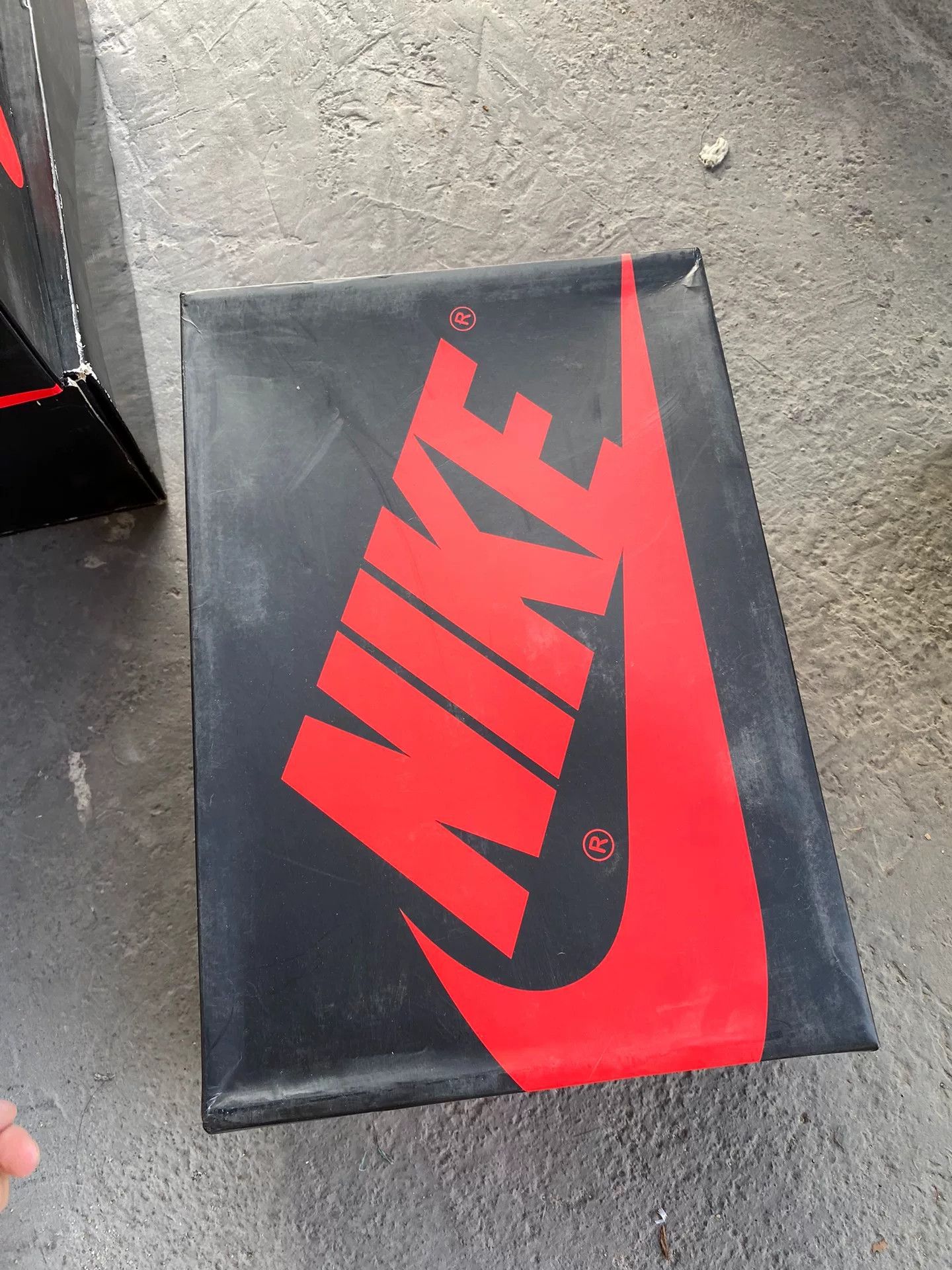 Nike Nike AJ1 Red Lowtop Sneakers 12 Men Size US 12 / EU 45 - 6 Thumbnail