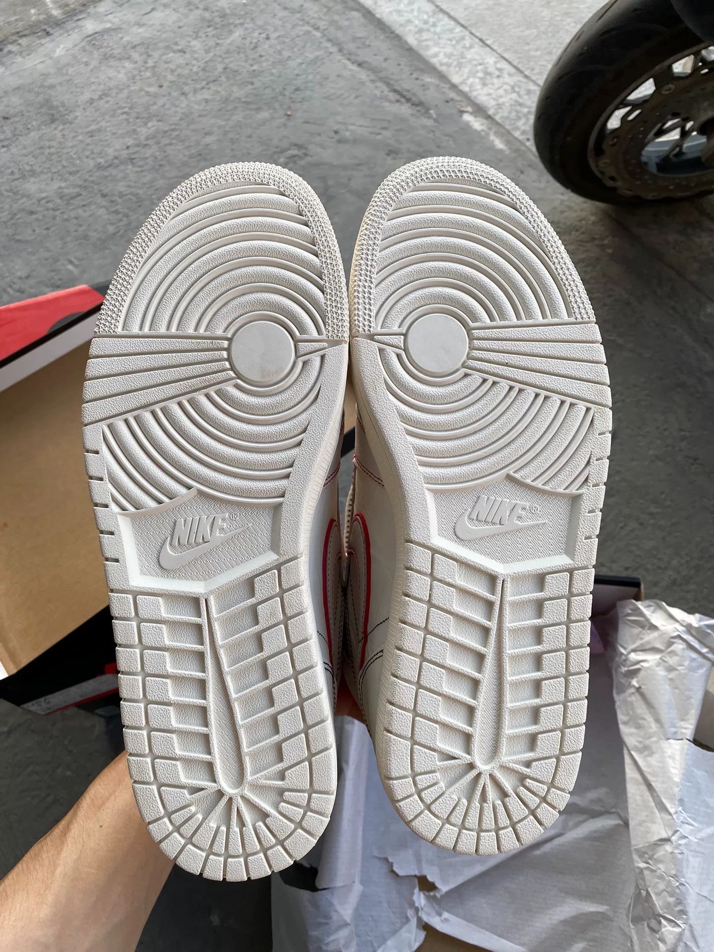 Nike Nike AJ1 Red Lowtop Sneakers 12 Men Size US 12 / EU 45 - 2 Thumbnail