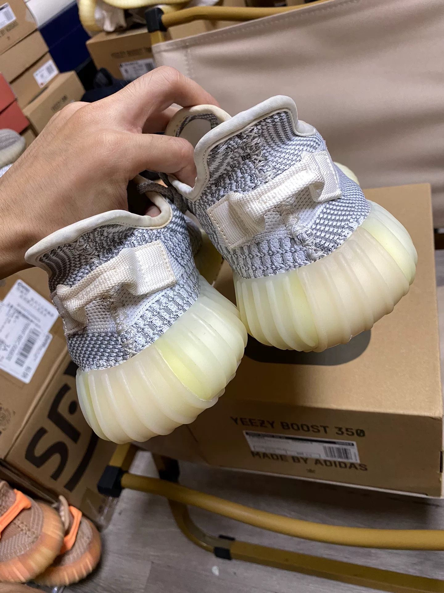 Adidas Adidas YEEZY350 White Lowtop Sneakers 40 Men Size US 7.5 / EU 40-41 - 7 Thumbnail