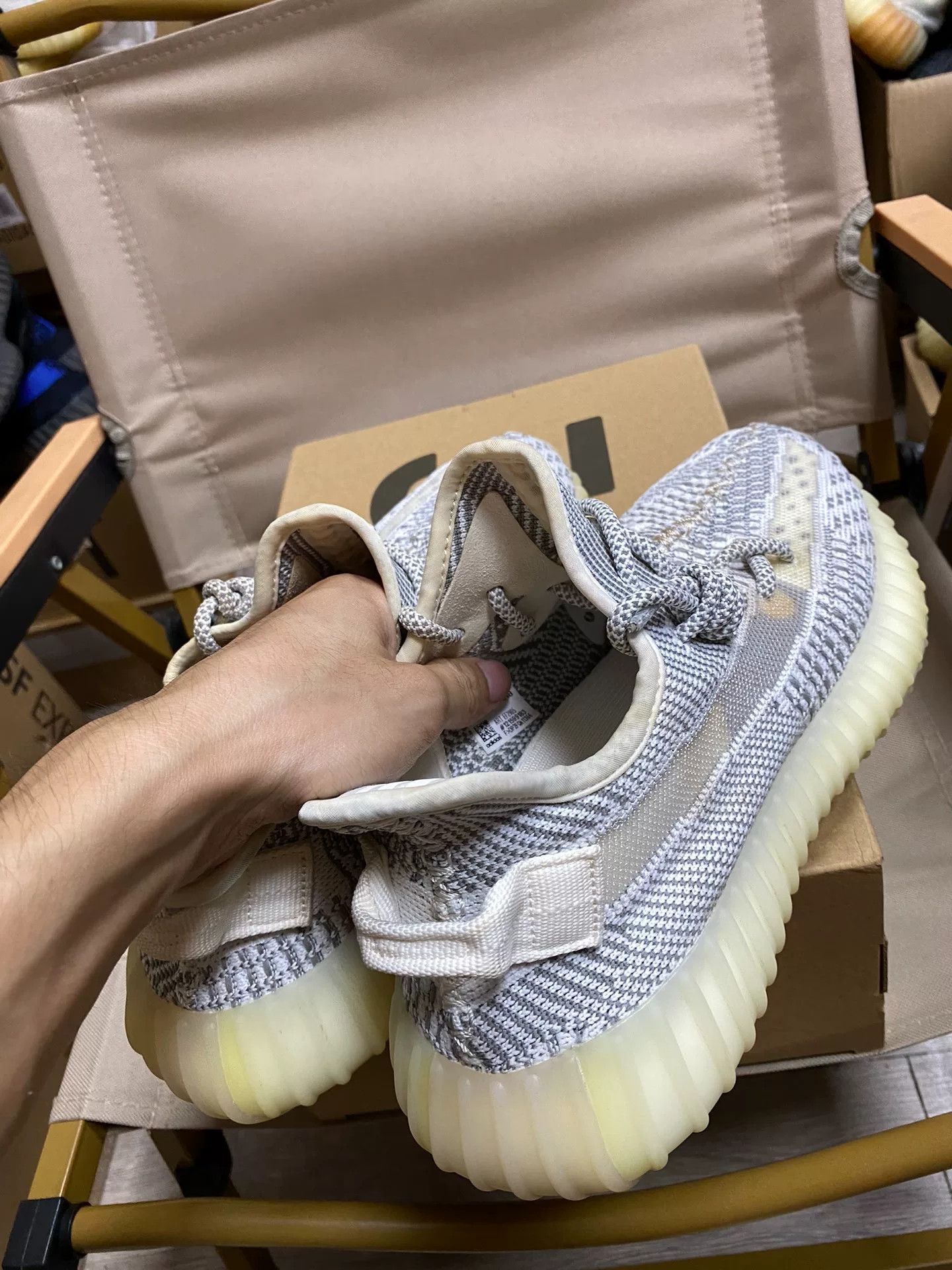 Adidas Adidas YEEZY350 White Lowtop Sneakers 40 Men Size US 7.5 / EU 40-41 - 2 Thumbnail