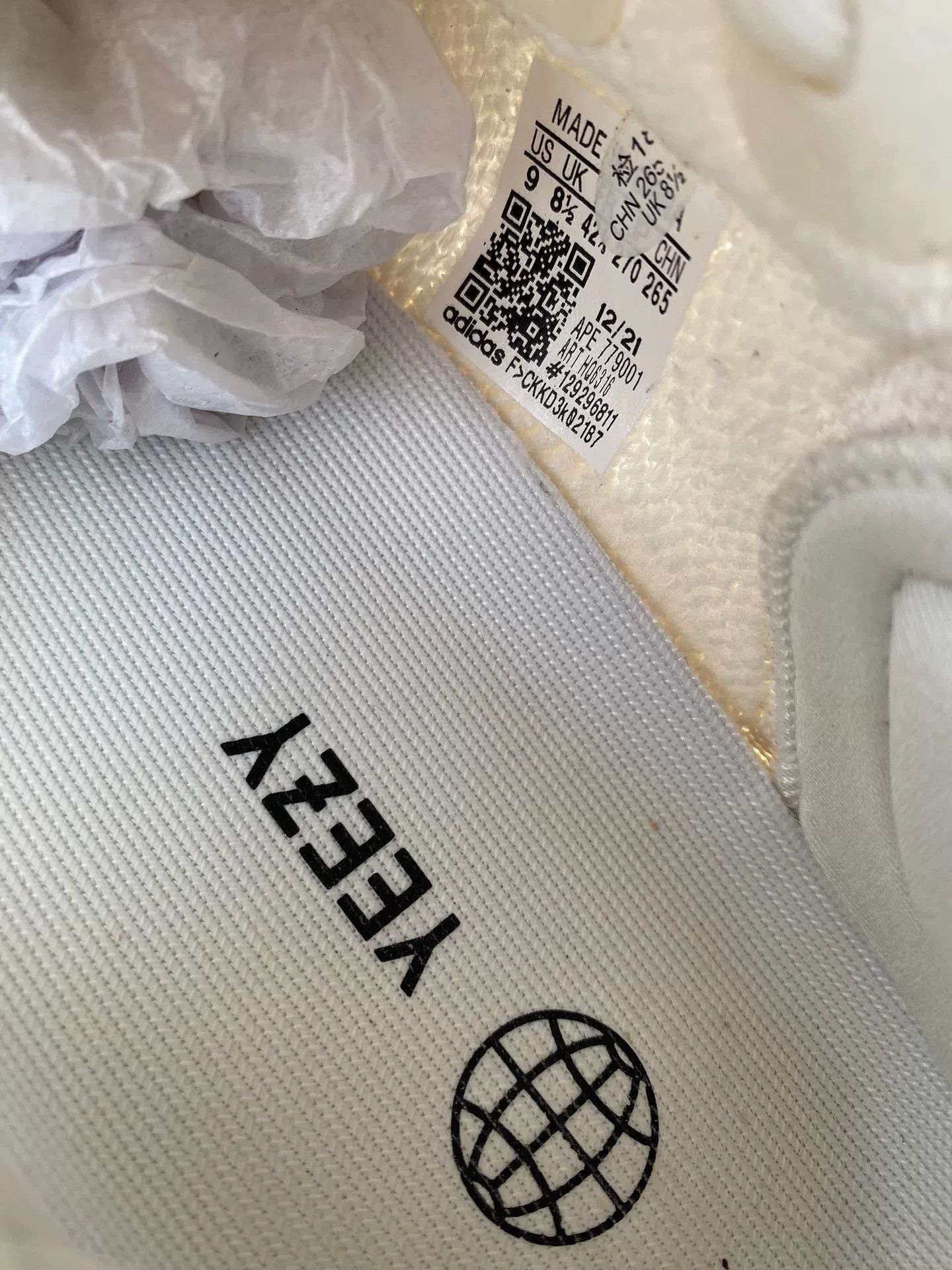 Adidas Adidas YEEZY350 White Lowtop Sneakers 35 Men Size US 5 / EU 37 - 6 Thumbnail