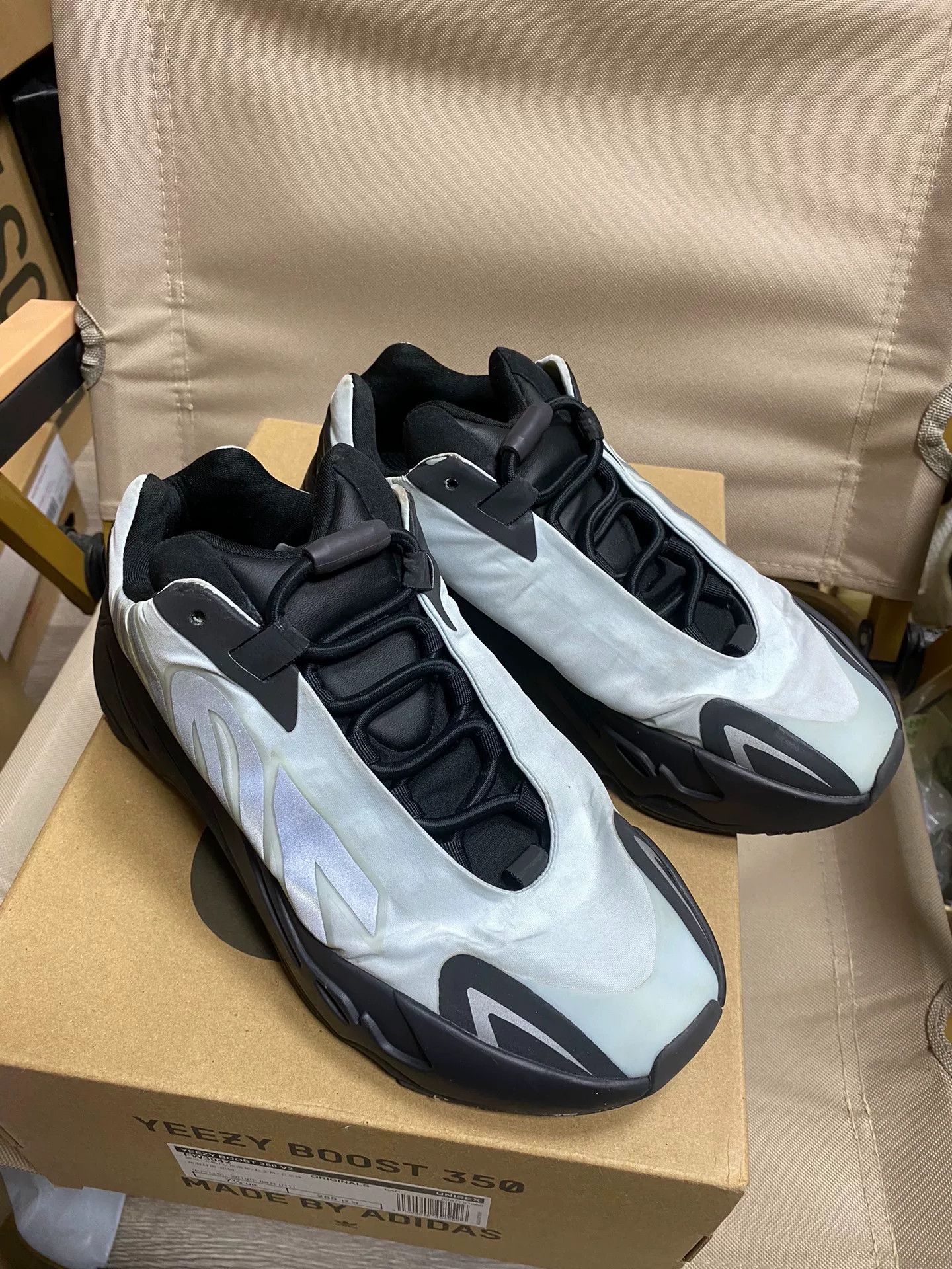 Adidas Adidas YEEZY700 Blue Lowtop Sneakers 38 Men Size US 6 / EU 39 - 3 Thumbnail