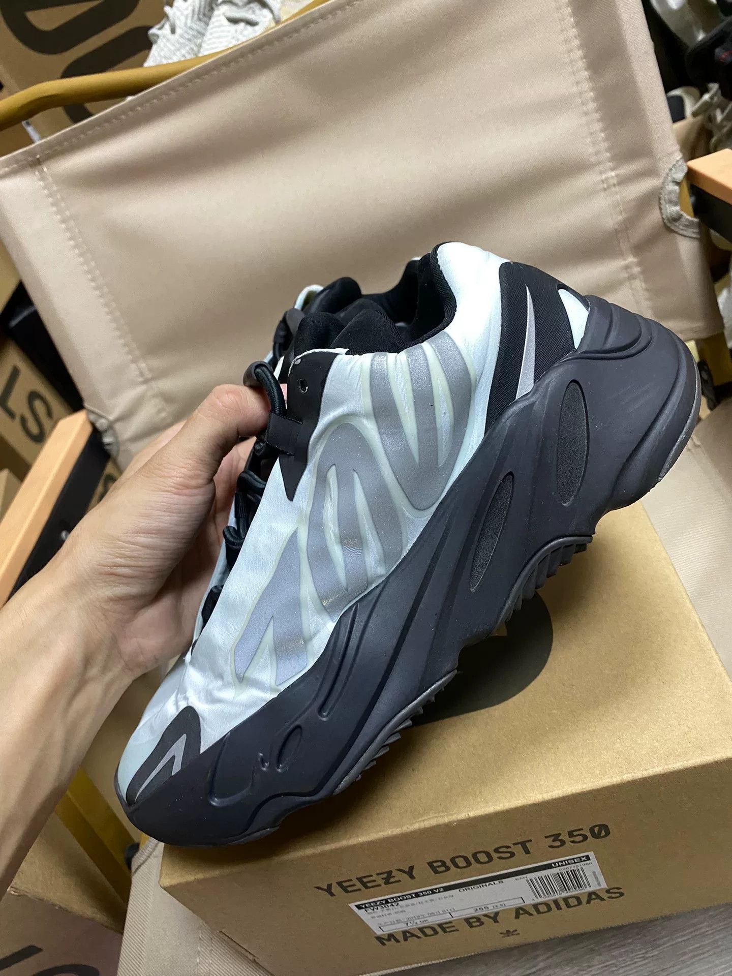 Adidas Adidas YEEZY700 Blue Lowtop Sneakers 38 Men Size US 6 / EU 39 - 8 Thumbnail