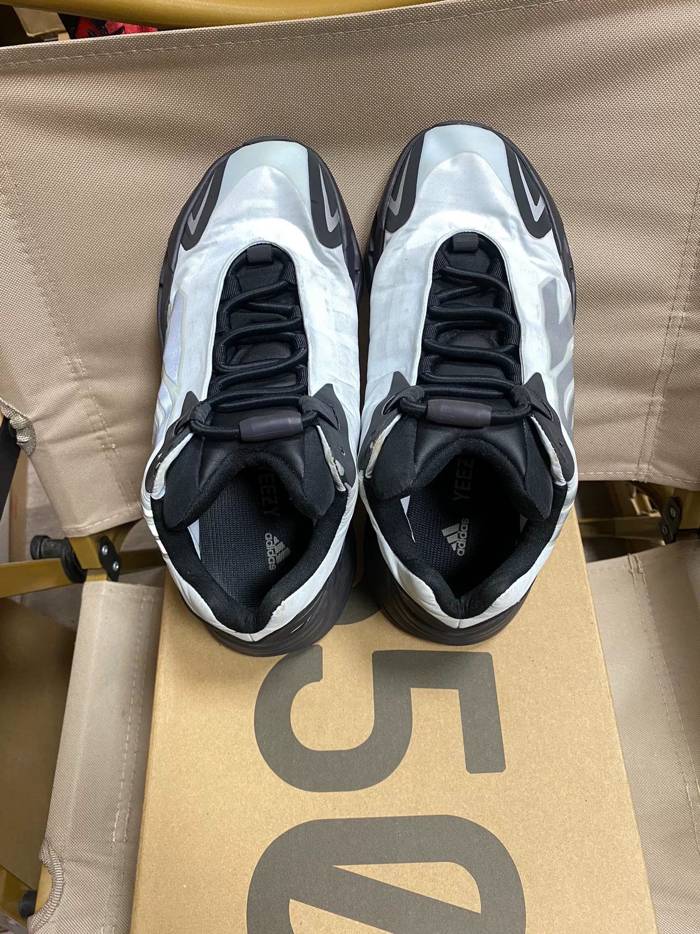 Adidas Adidas YEEZY700 Blue Lowtop Sneakers 38 Men Size US 6 / EU 39 - 5 Thumbnail