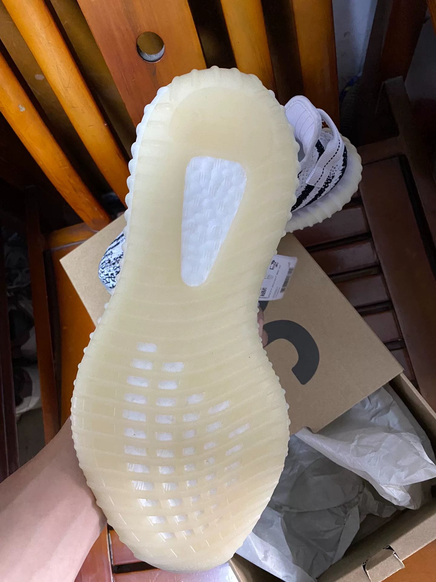 Adidas Adidas YEEZY350 White Lowtop Sneakers 42 Men Size US 9 / EU 42 - 7 Thumbnail