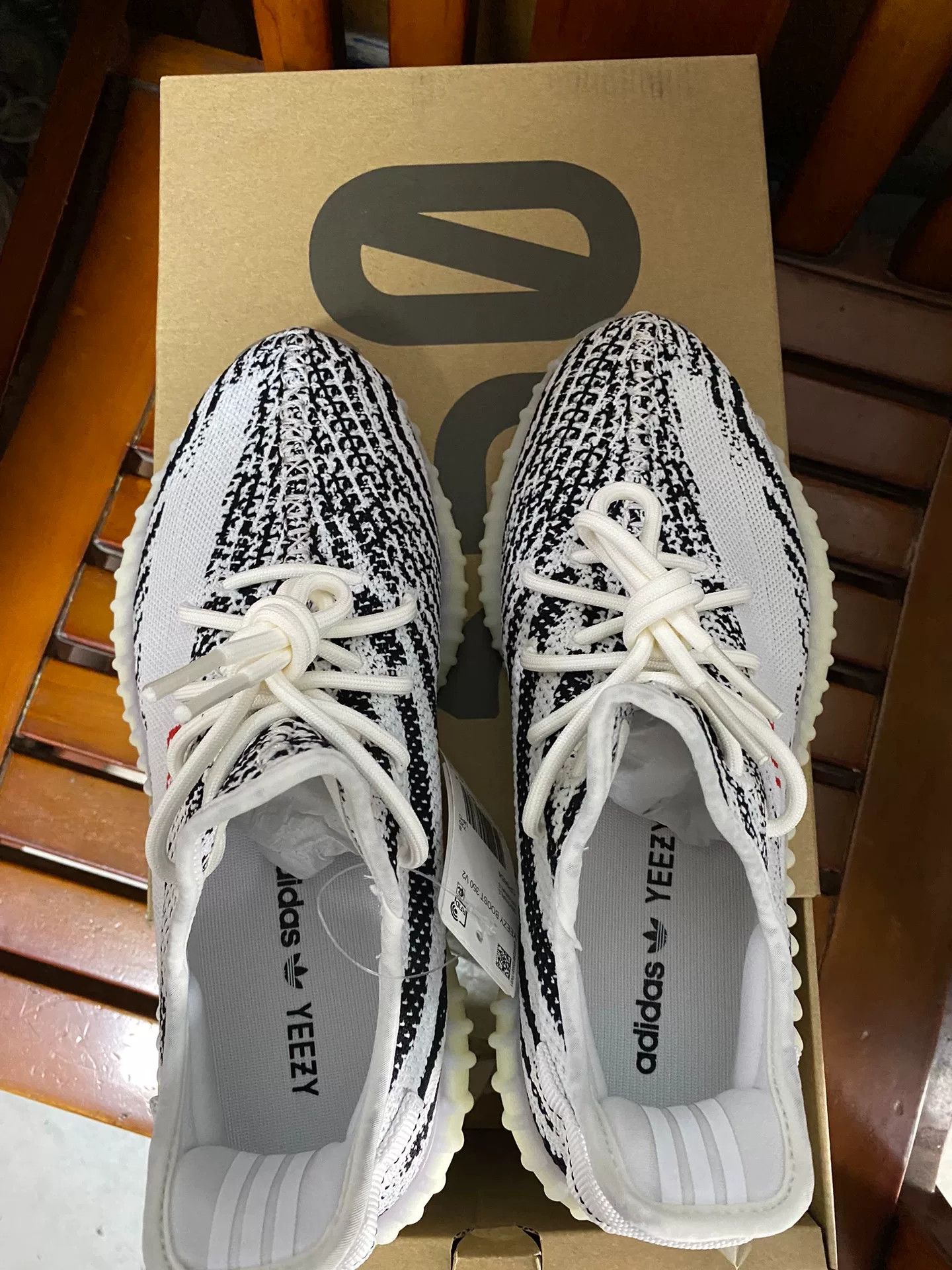 Adidas Adidas YEEZY350 White Lowtop Sneakers 42 Men Size US 9 / EU 42 - 2 Thumbnail