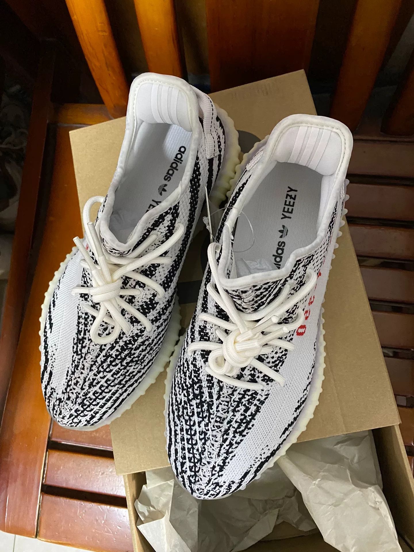 Adidas Adidas YEEZY350 White Lowtop Sneakers 42 Men Size US 9 / EU 42 - 3 Thumbnail