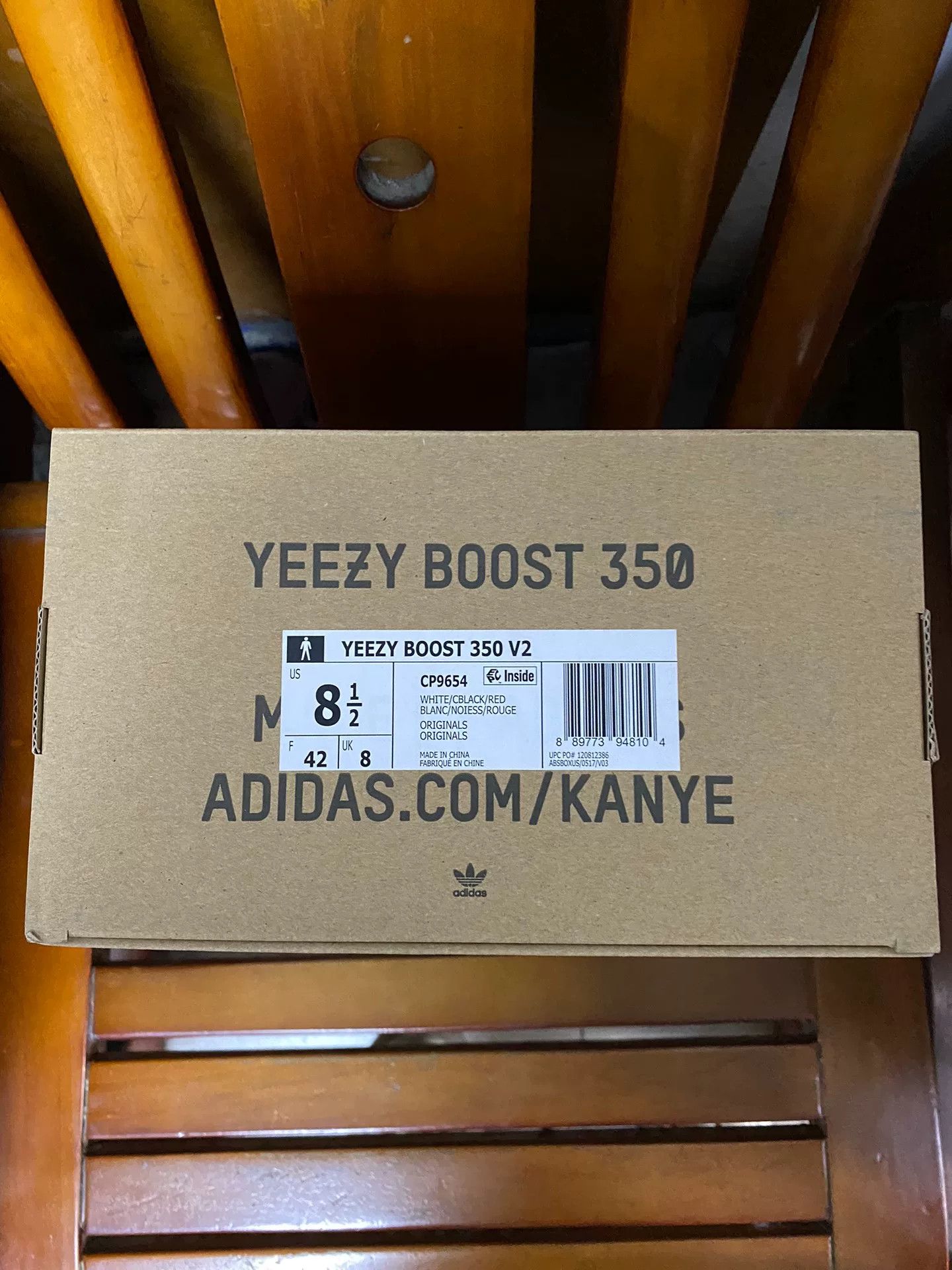 Adidas Adidas YEEZY350 White Lowtop Sneakers 42 Men Size US 9 / EU 42 - 5 Thumbnail