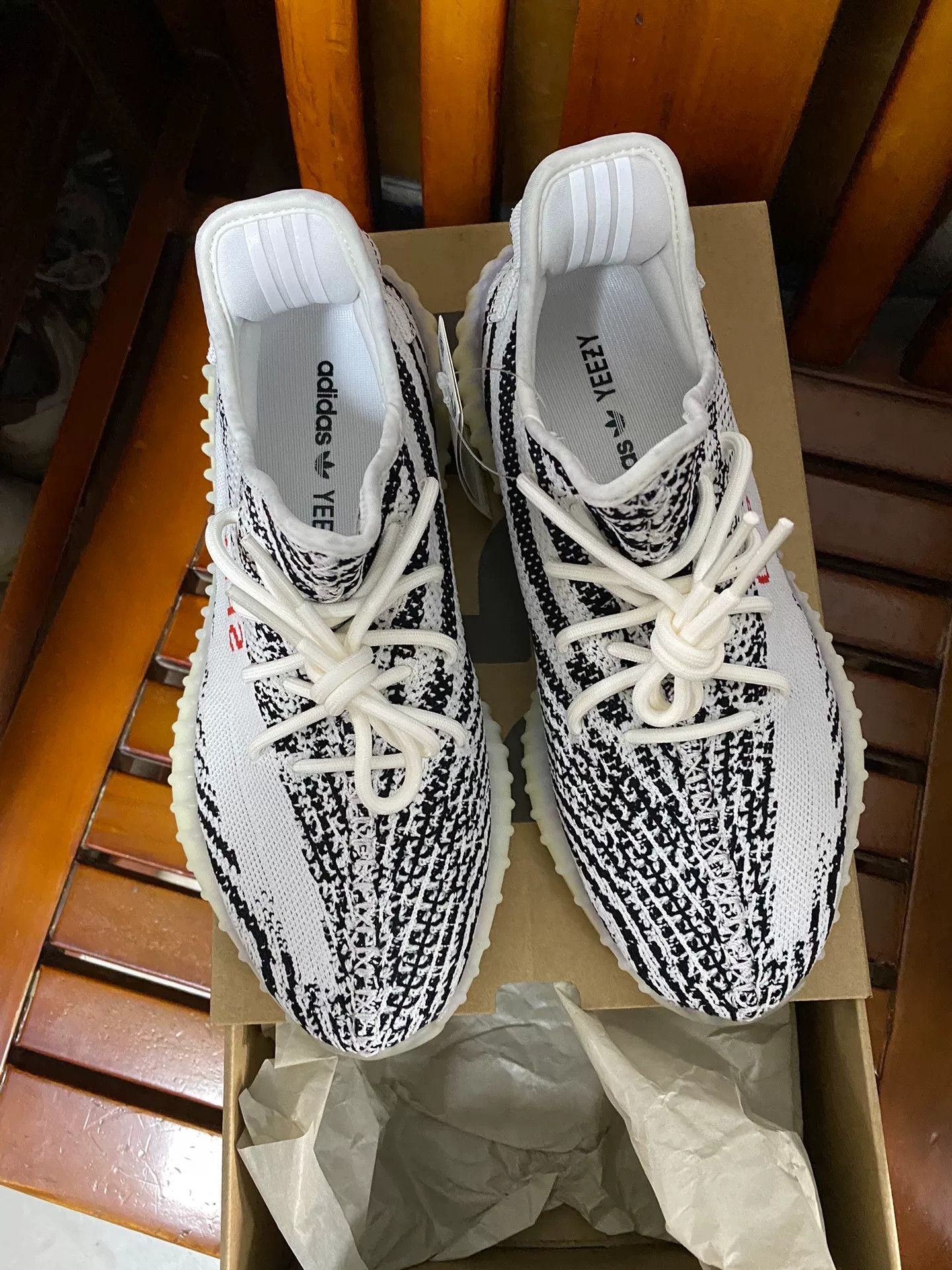 Adidas Adidas YEEZY350 White Lowtop Sneakers 42 Men Size US 9 / EU 42 - 4 Thumbnail
