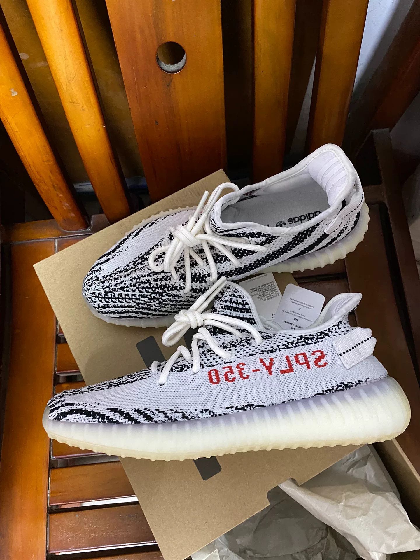 Adidas Adidas YEEZY350 White Lowtop Sneakers 42 Men Size US 9 / EU 42 - 6 Thumbnail