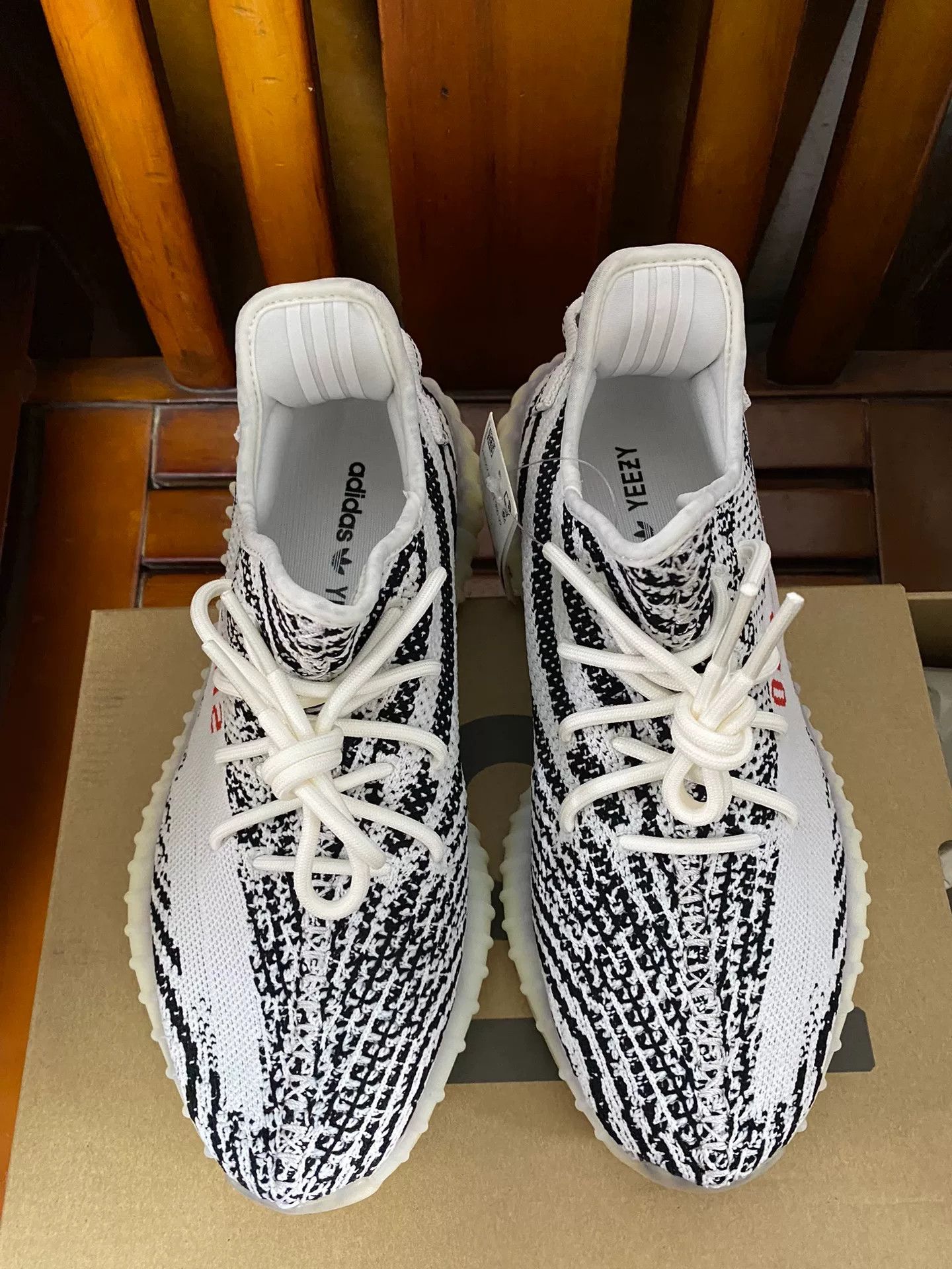 Adidas Adidas YEEZY350 White Lowtop Sneakers 42 Men Size US 9 / EU 42 - 8 Thumbnail