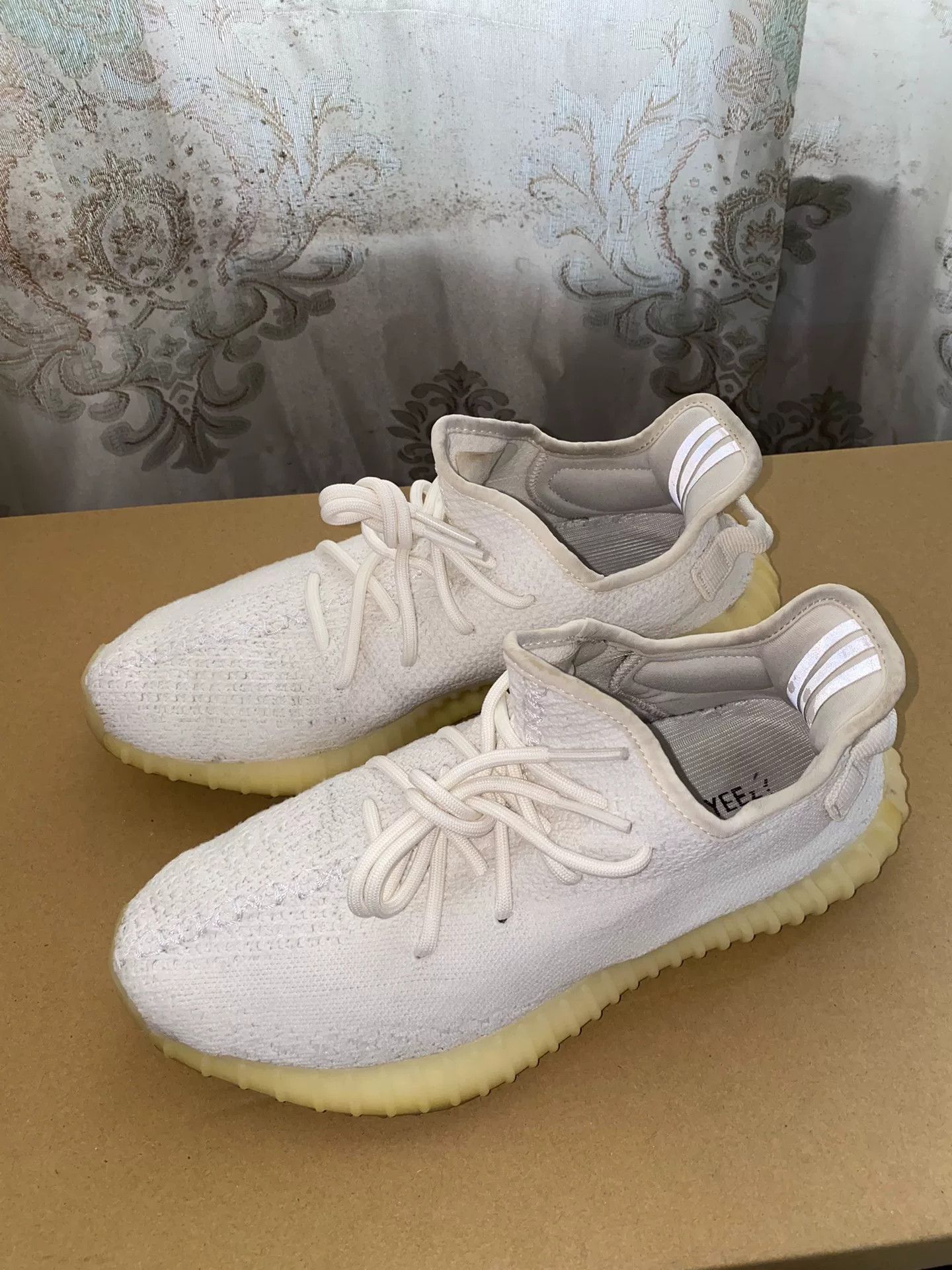 Adidas Adidas YEEZY350 White Lowtop Sneakers 42 Men Size US 9 / EU 42 - 5 Thumbnail