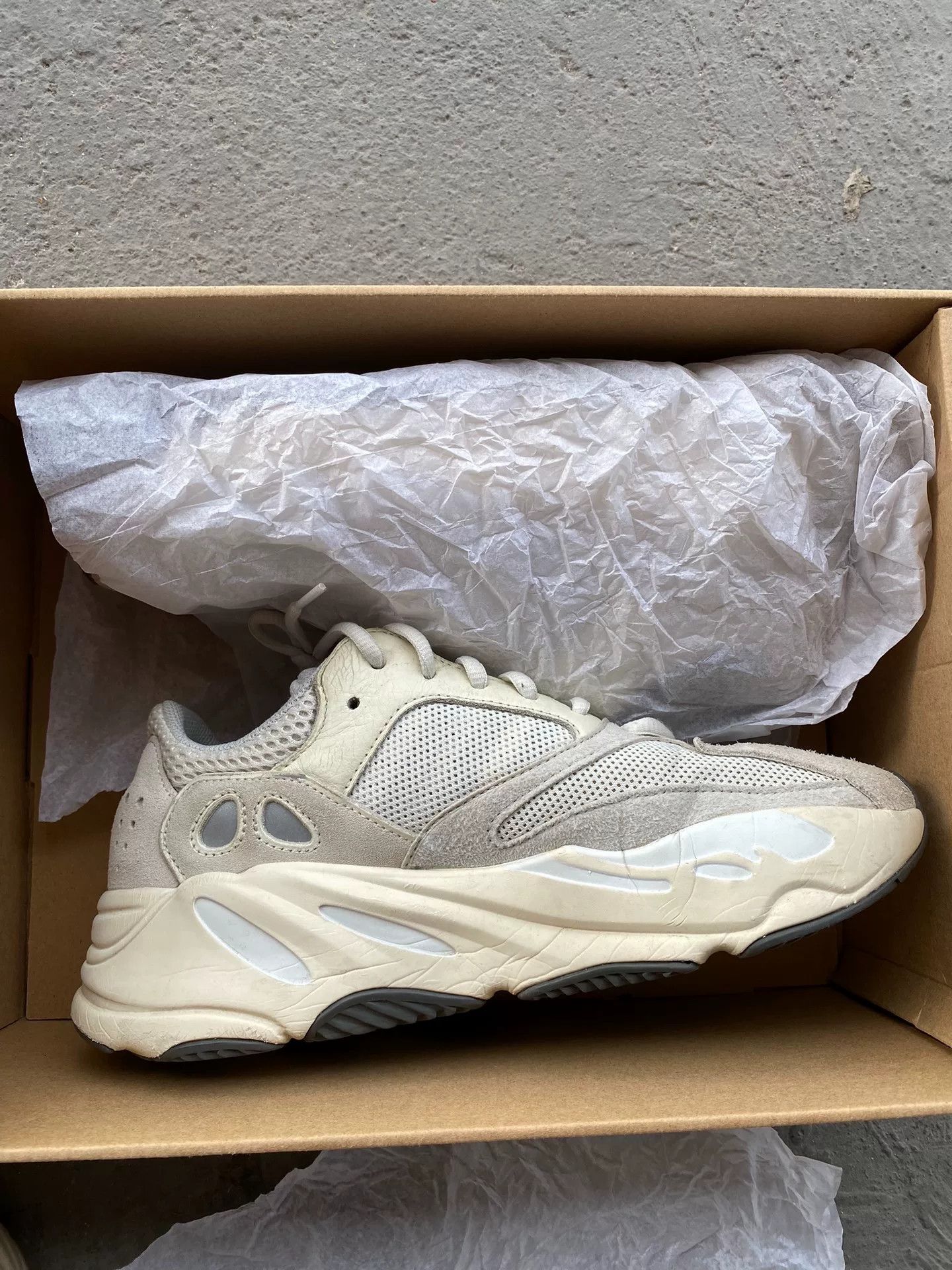 Yeezy Yeezy White Lowtop Sneakers 42 Men Size US 9 / EU 42 - 7 Thumbnail