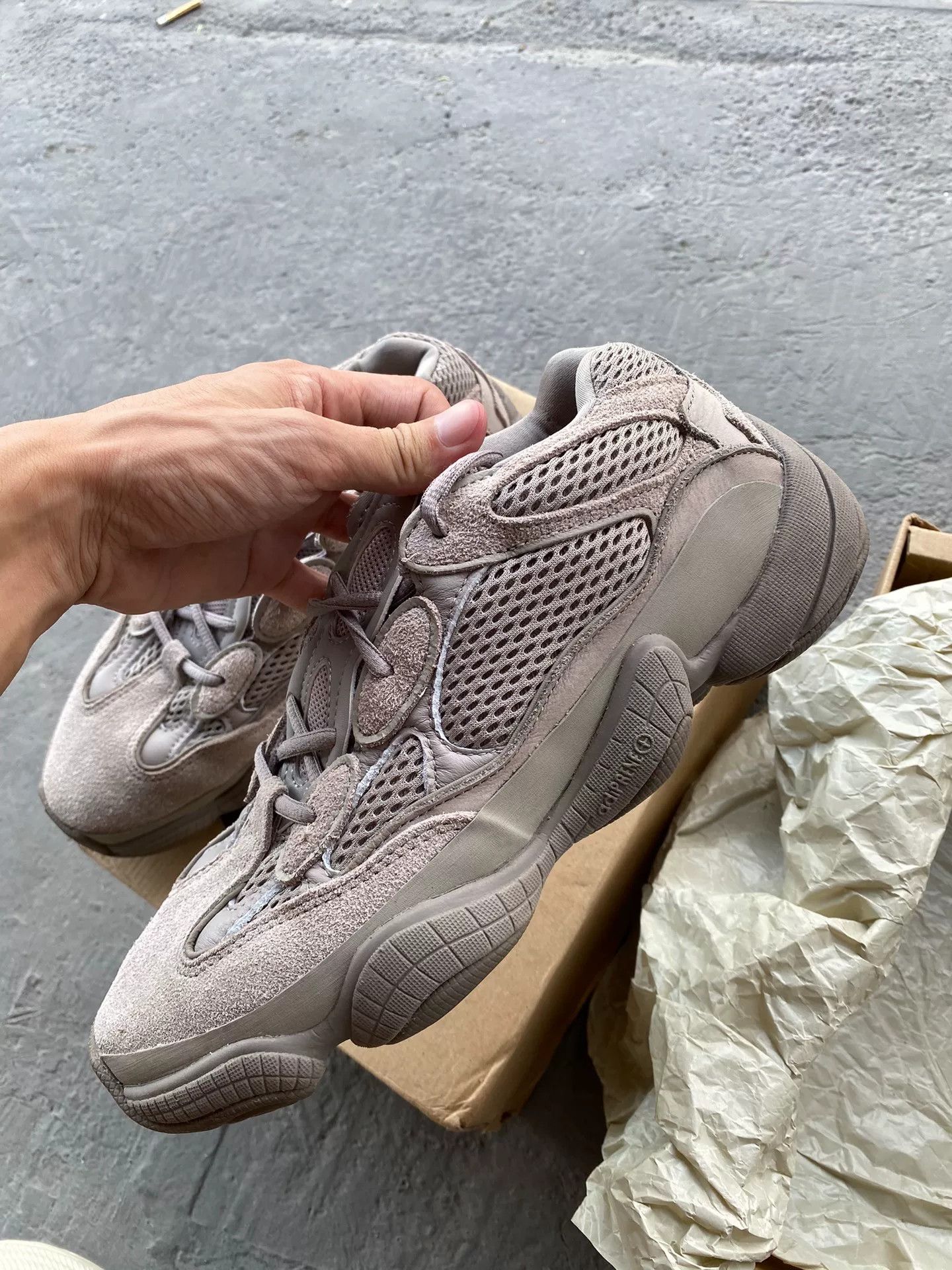 Adidas Adidas YEEZY500 Gray Lowtop Sneakers 42 Men Size US 9 / EU 42 - 2 Thumbnail