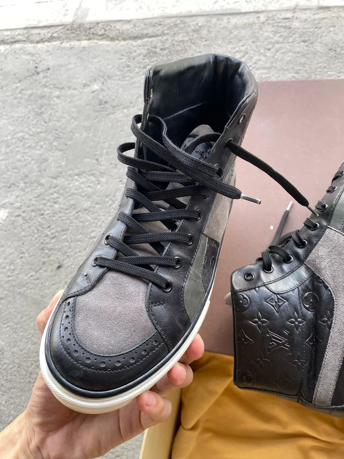 Louis Vuitton Louis Vuitton Printed Hitop Sneakers 40 Men Size US 7.5 / EU 40-41 - 5 Thumbnail