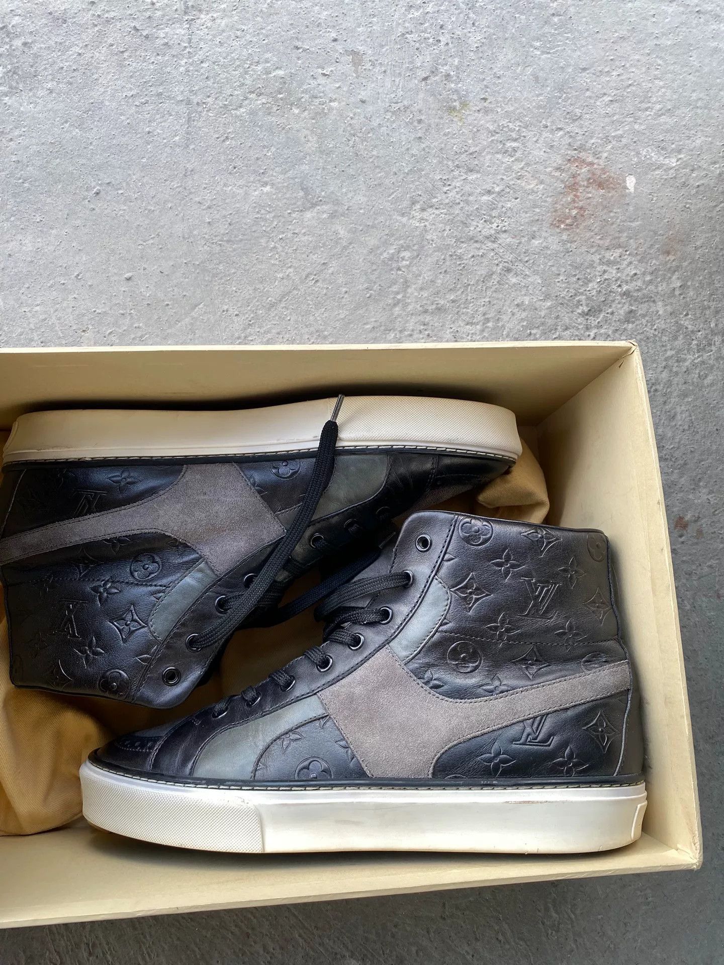 Louis Vuitton Louis Vuitton Printed Hitop Sneakers 40 Men Size US 7.5 / EU 40-41 - 2 Thumbnail