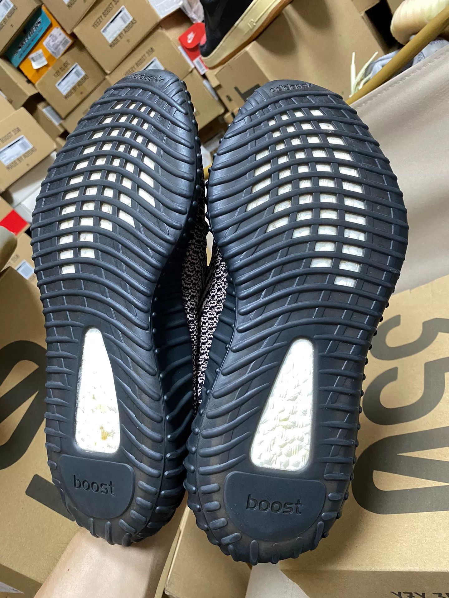 Adidas Adidas YEEZY350 Black Lowtop Sneakers 9 Men Size US 9 / EU 42 - 6 Thumbnail
