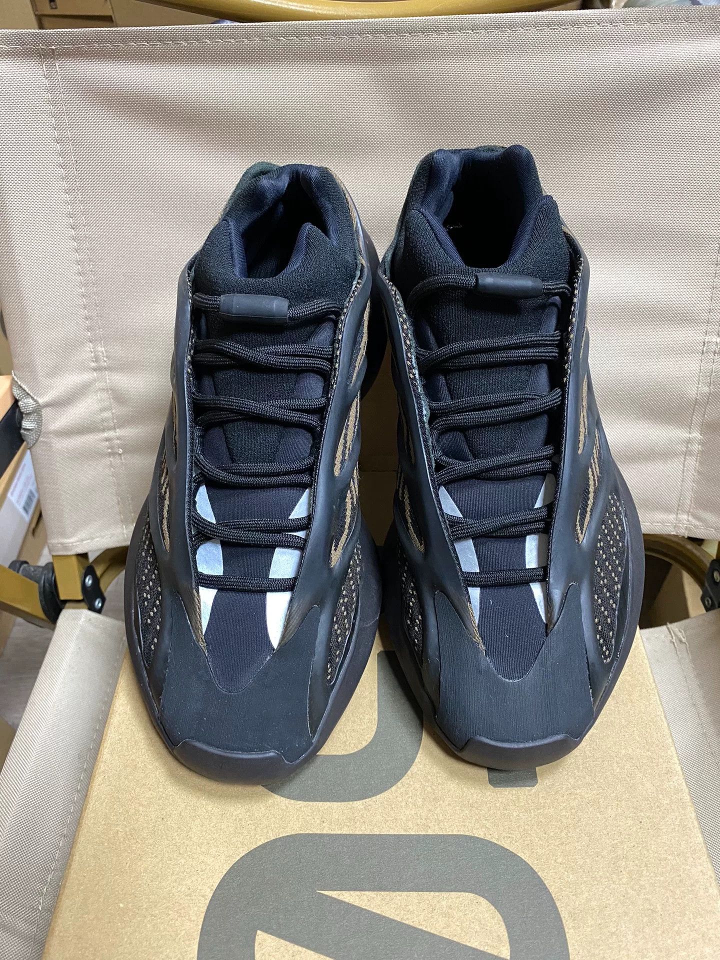 Adidas Adidas YEEZY700 Brown Lowtop Sneakers 42 Men Size US 9 / EU 42 - 2 Thumbnail