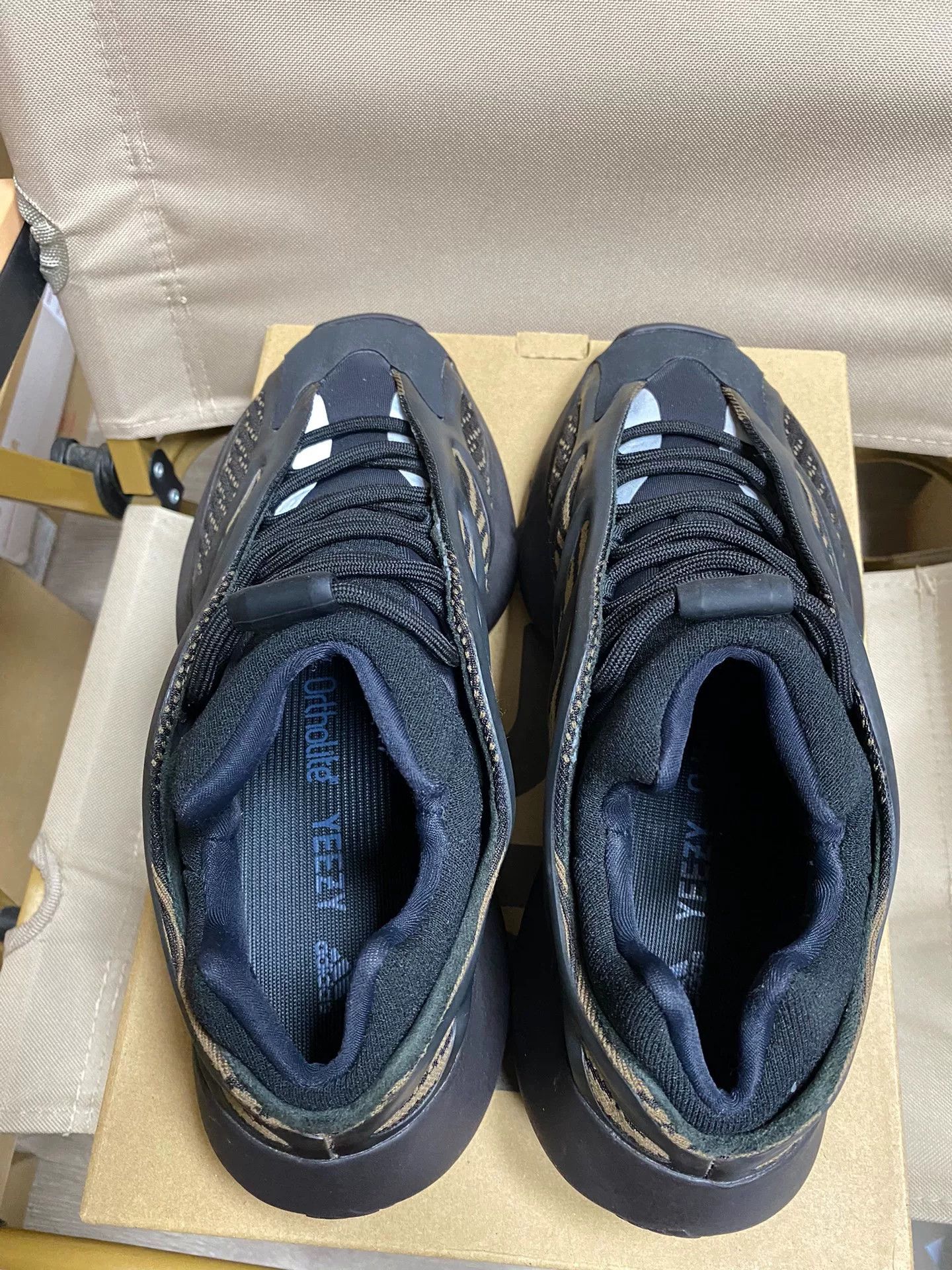 Adidas Adidas YEEZY700 Brown Lowtop Sneakers 42 Men Size US 9 / EU 42 - 6 Thumbnail