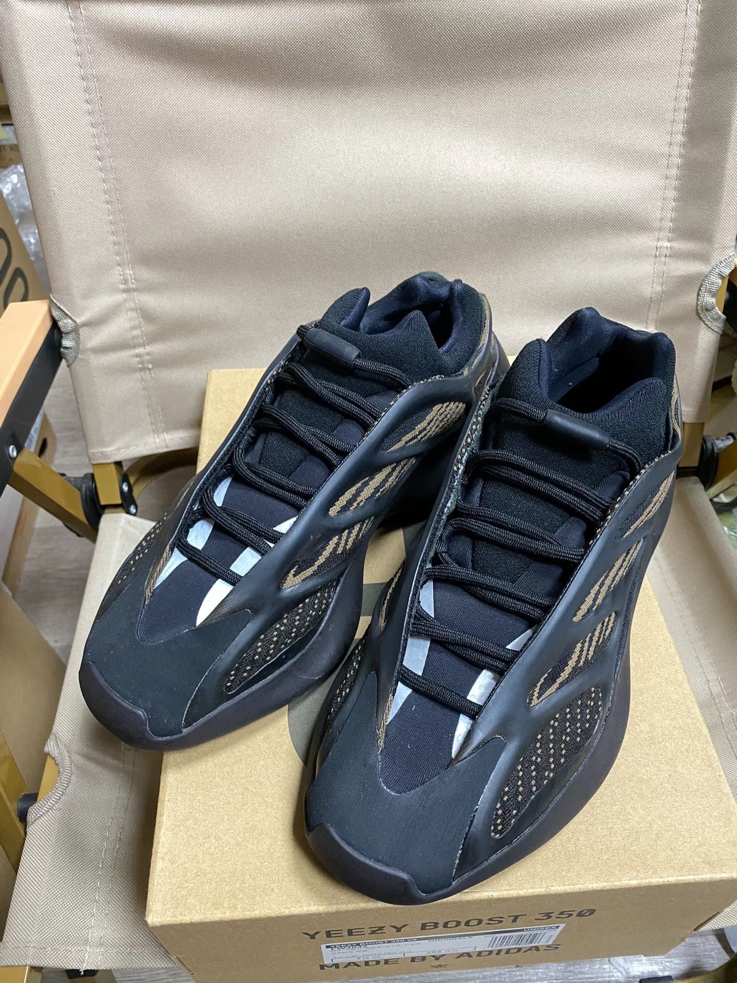Adidas Adidas YEEZY700 Brown Lowtop Sneakers 42 Men Size US 9 / EU 42 - 3 Thumbnail
