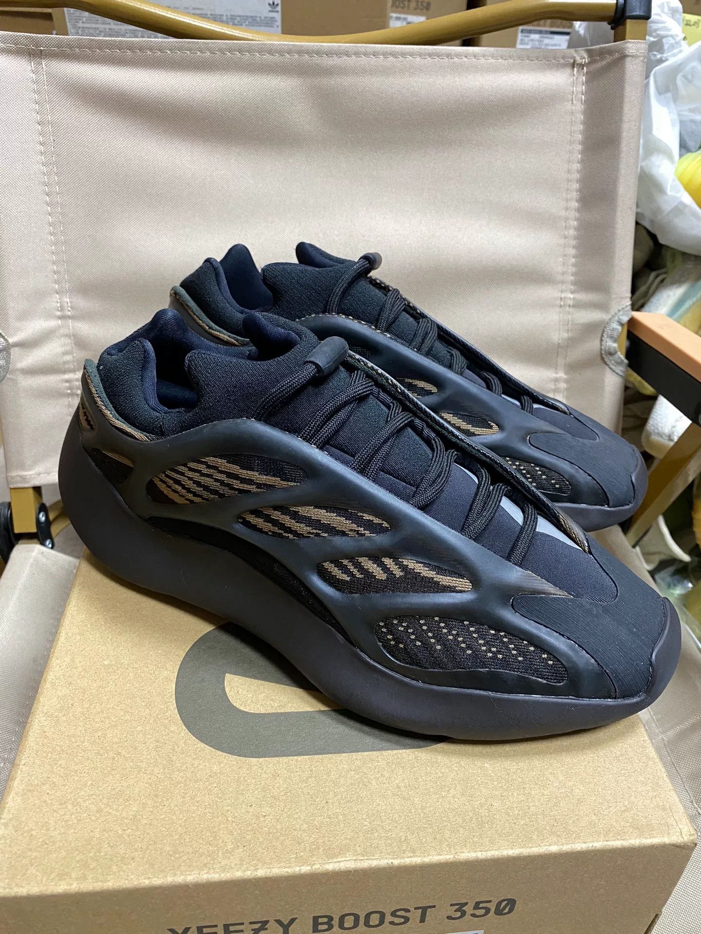 Adidas Adidas YEEZY700 Brown Lowtop Sneakers 42 Men Size US 9 / EU 42 - 4 Thumbnail