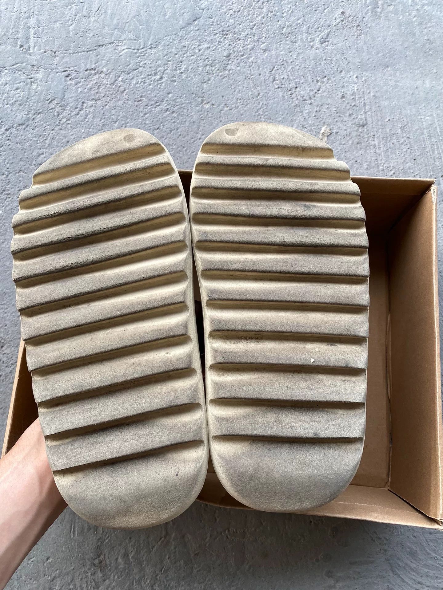 Yeezy Yeezy White Lowtop Sneakers 9 Men Size US 9 / EU 42 - 6 Thumbnail