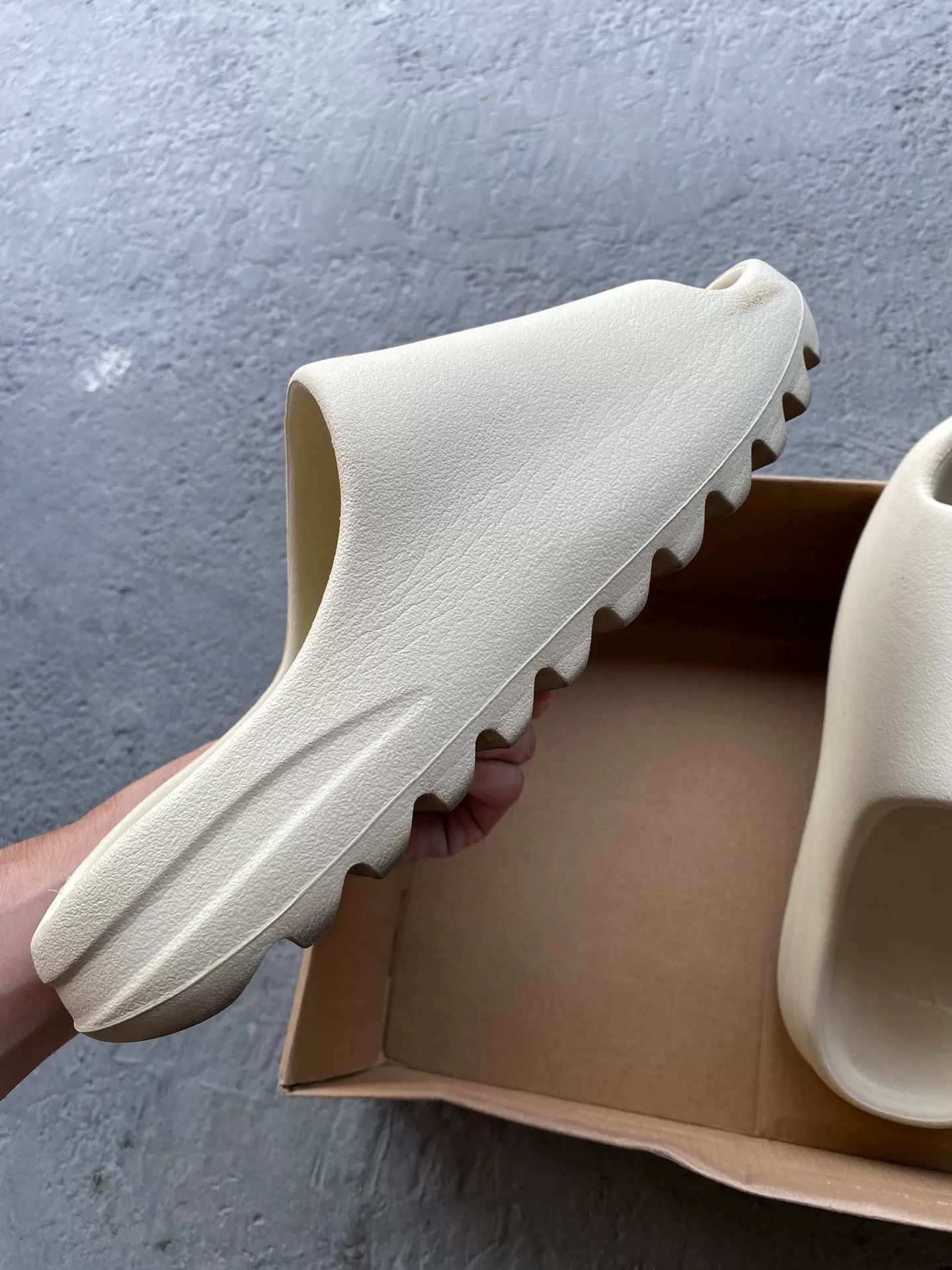 Yeezy Yeezy White Lowtop Sneakers 9 Men Size US 9 / EU 42 - 4 Thumbnail