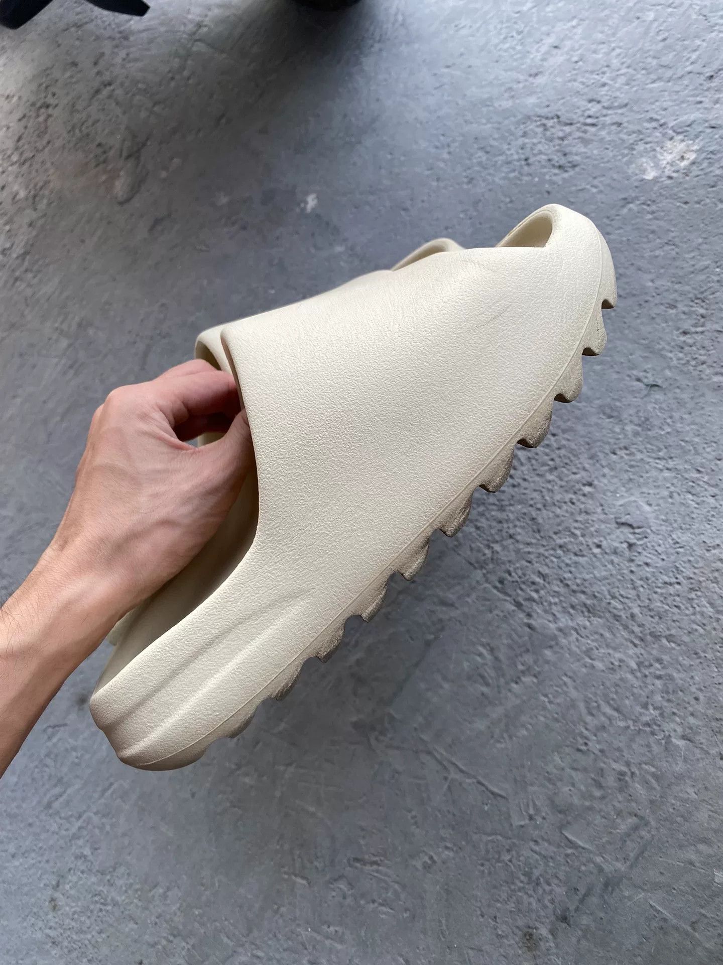 Yeezy Yeezy White Lowtop Sneakers 9 Men Size US 9 / EU 42 - 7 Thumbnail