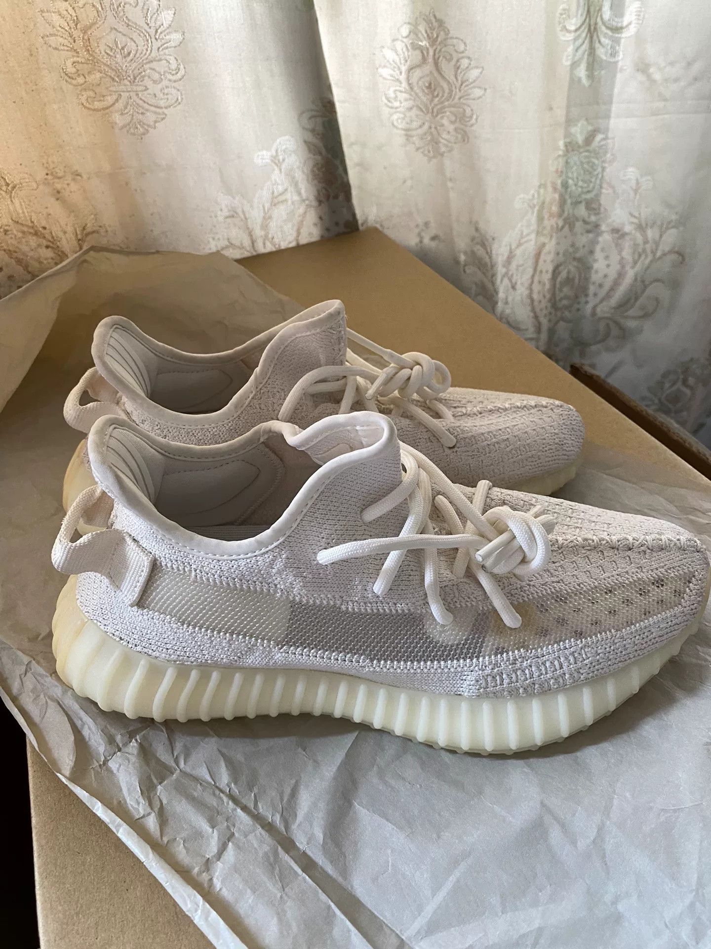 Adidas Adidas YEEZY350 White Lowtop Sneakers 35 Men Size US 5 / EU 37 - 2 Thumbnail
