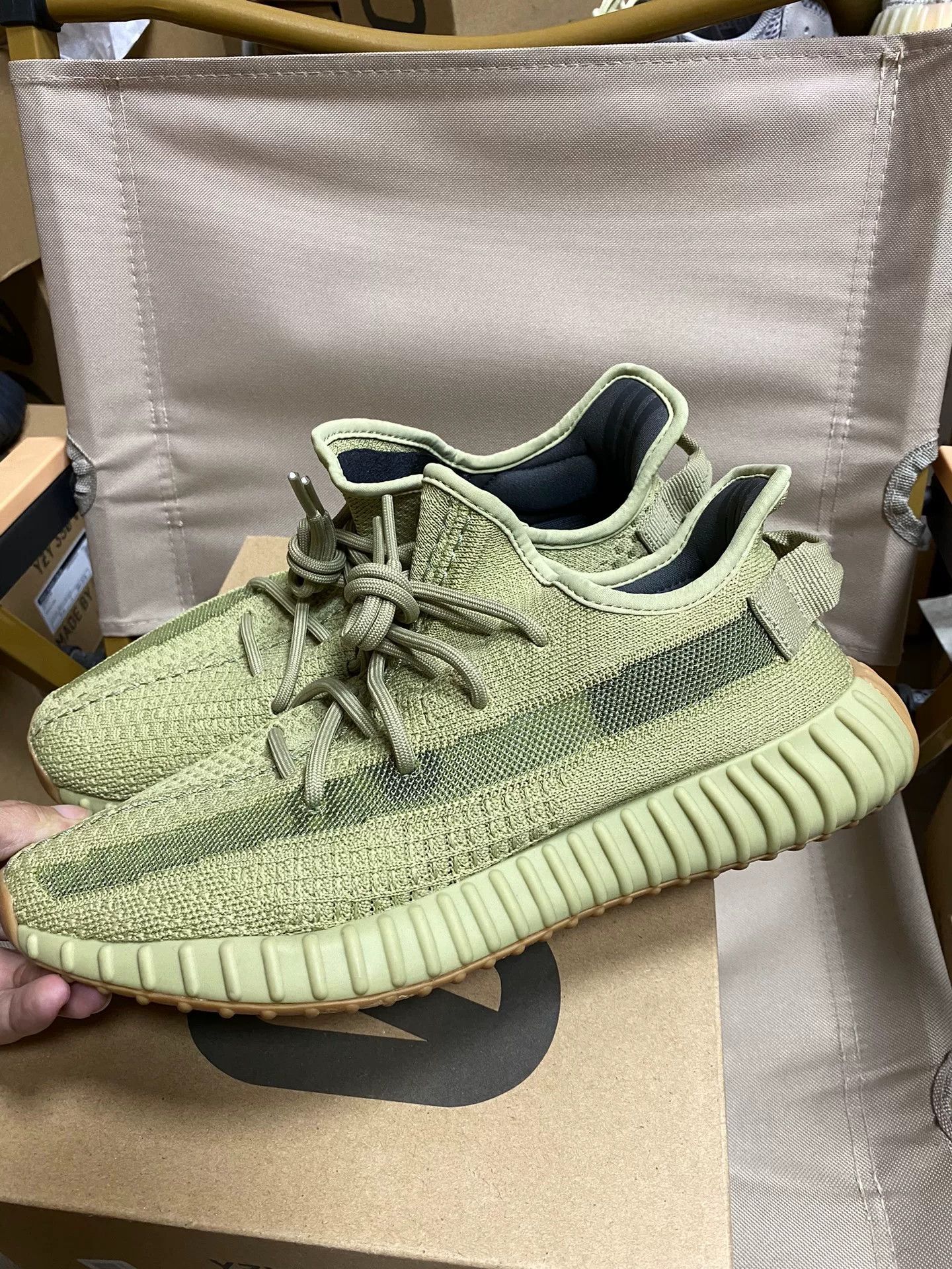 Adidas Adidas YEEZY350 Green Lowtop Sneakers 43 Men Size US 10 / EU 43 - 5 Thumbnail