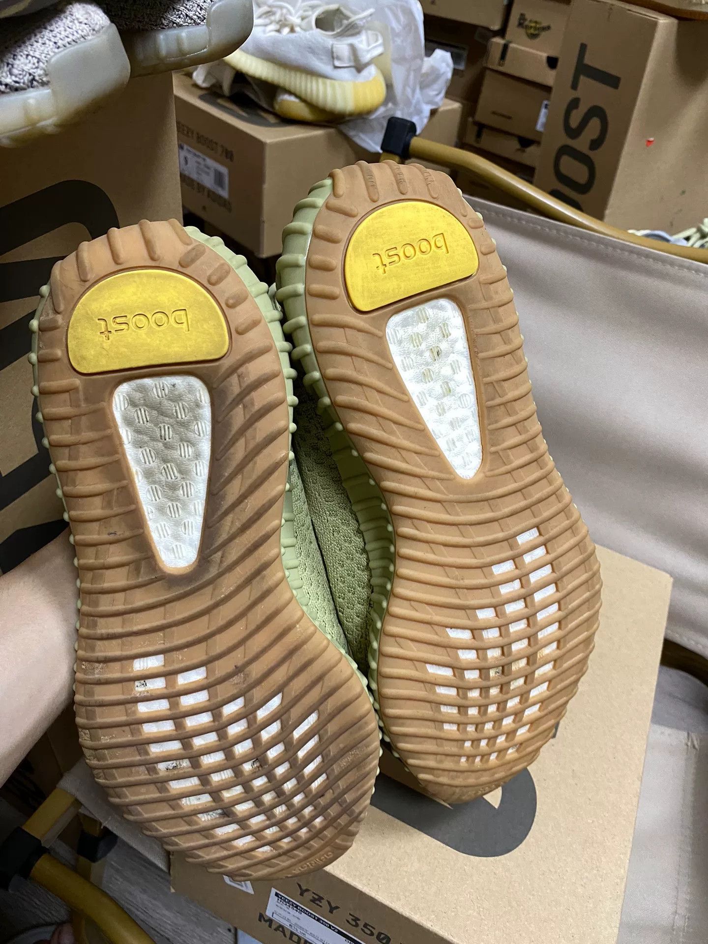 Adidas Adidas YEEZY350 Green Lowtop Sneakers 43 Men Size US 10 / EU 43 - 4 Thumbnail